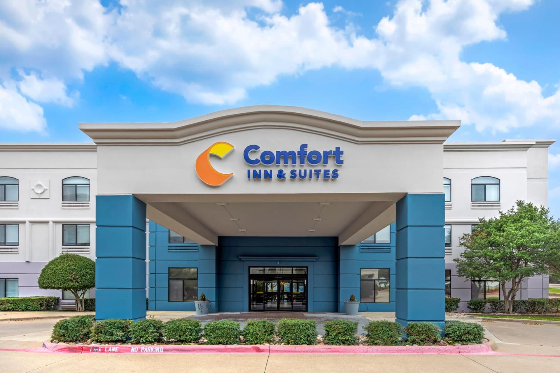 Comfort Inn & Suites Irving Las Colinas DFW property views in Irving, TX — gallery photo 3