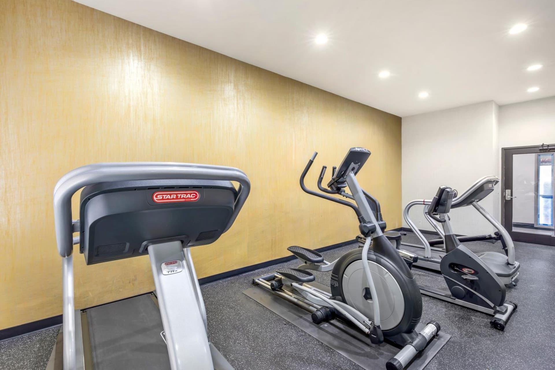 Comfort Inn & Suites Irving Las Colinas DFW interior in Irving, TX — gallery photo 2