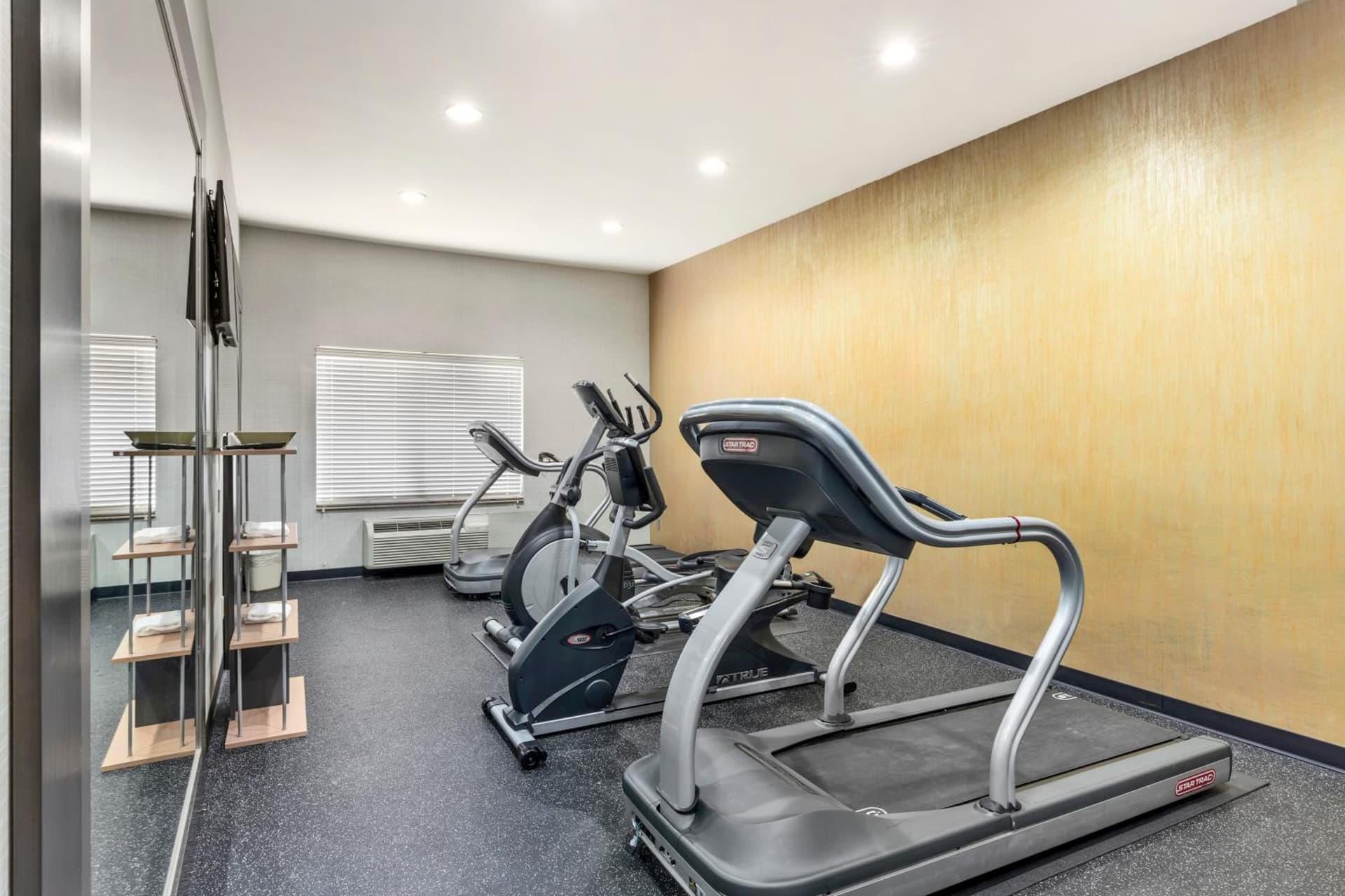 Comfort Inn & Suites Irving Las Colinas DFW gallery photo in Irving, TX — image 14