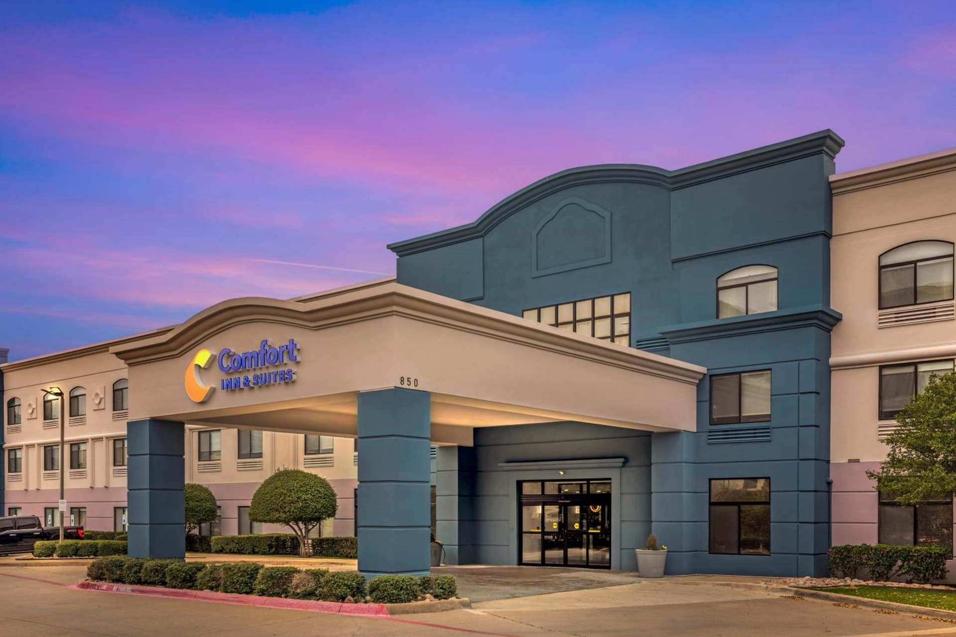 Comfort Inn & Suites Irving Las Colinas DFW interior in Irving, TX — gallery photo 2