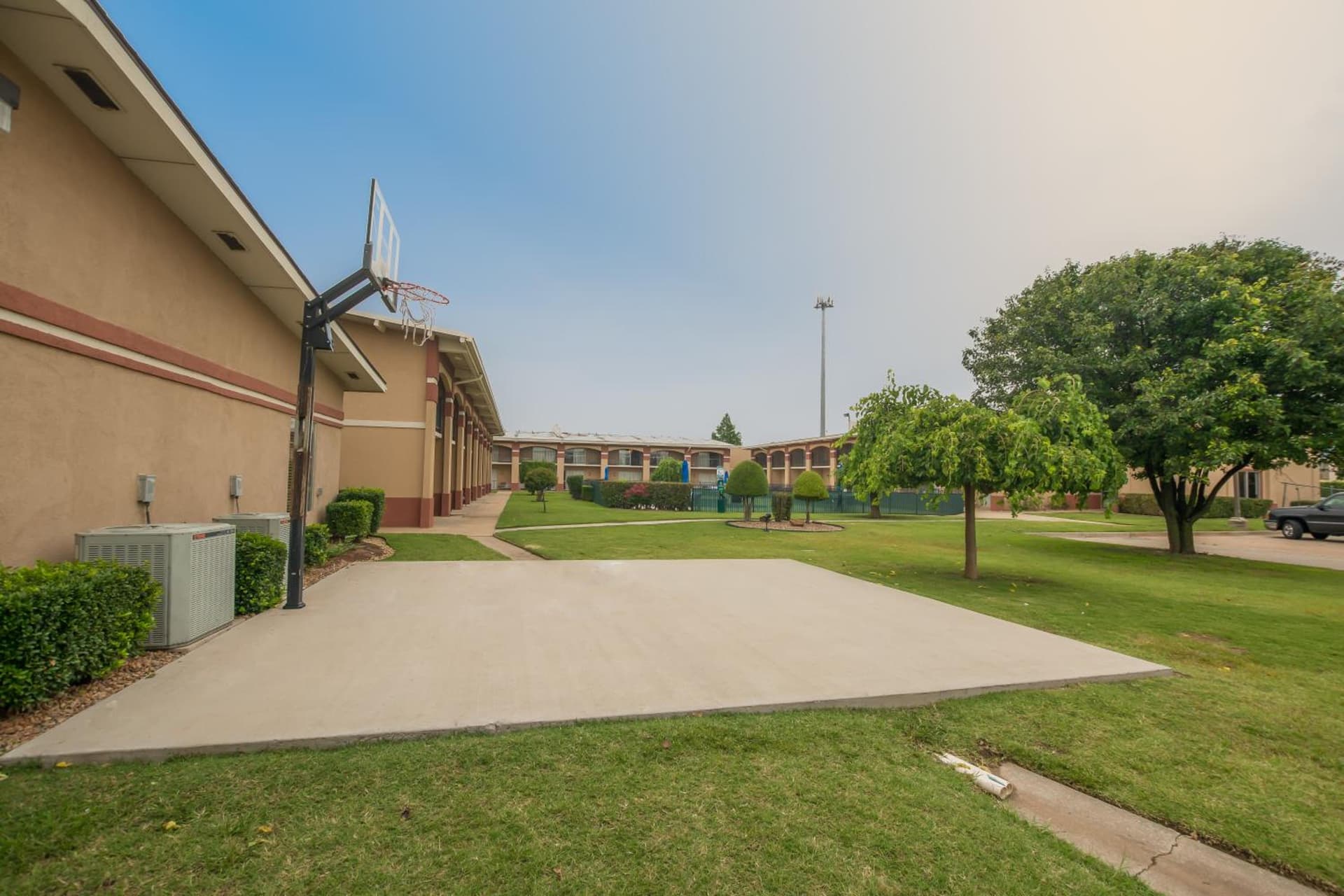 Howard Johnson by Wyndham Oklahoma City OKC Airport, Fairgrounds, I40 gallery photo in Oklahoma City, OK — image 16