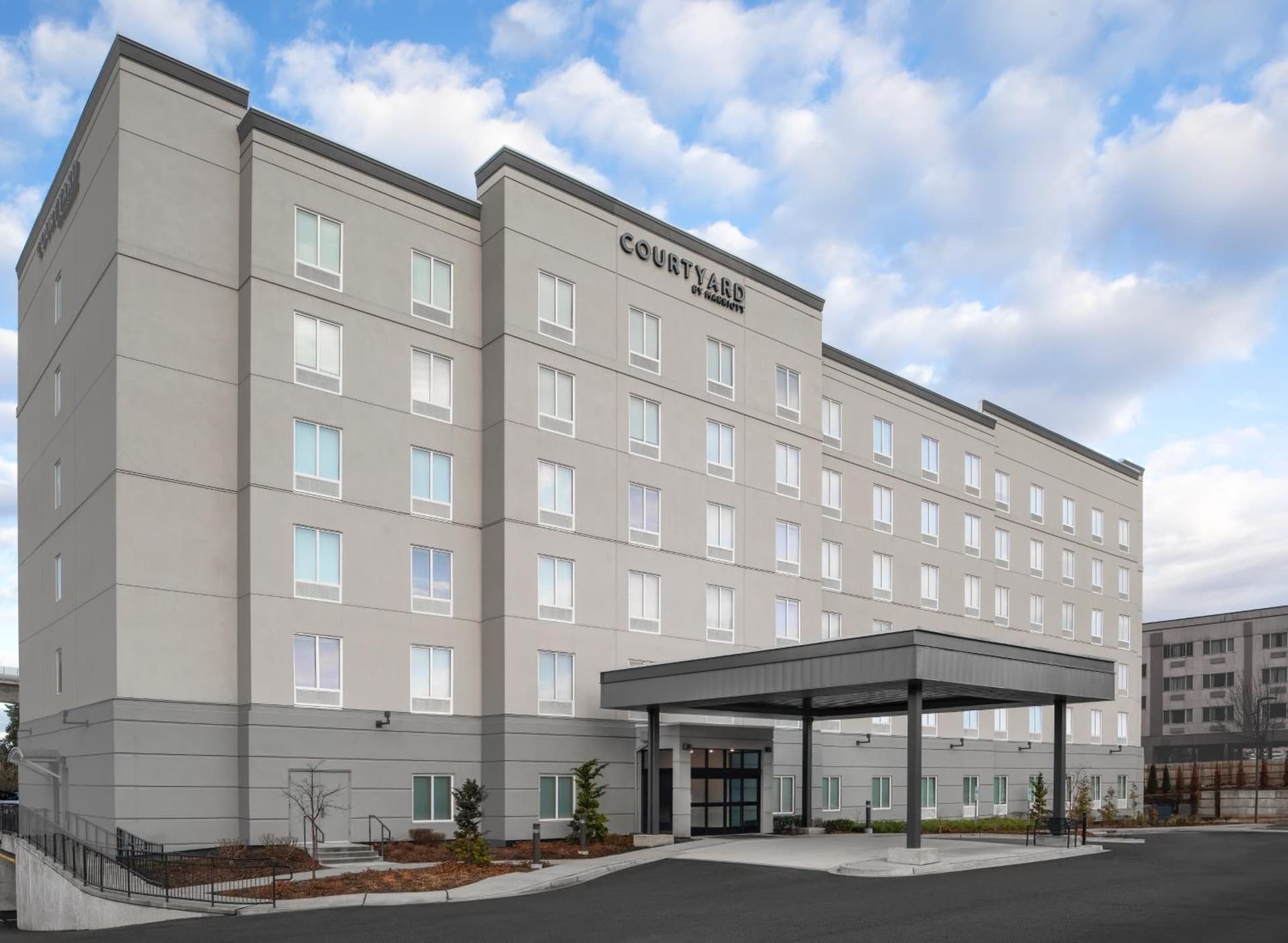 Courtyard by Marriott Seattle SeaTac Airport interior in Seattle, WA — gallery photo 2