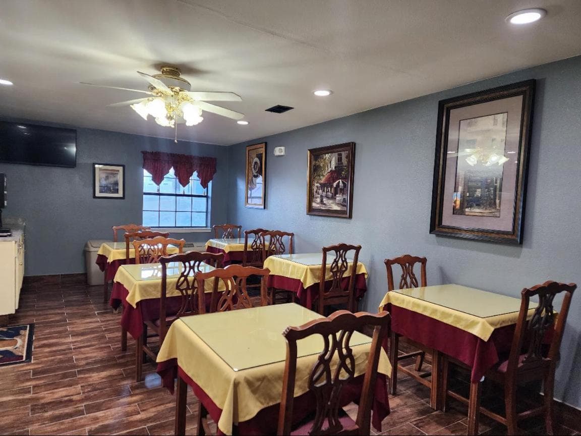 Super 8 by Wyndham White Hall property views in White Hall, AR — gallery photo 3