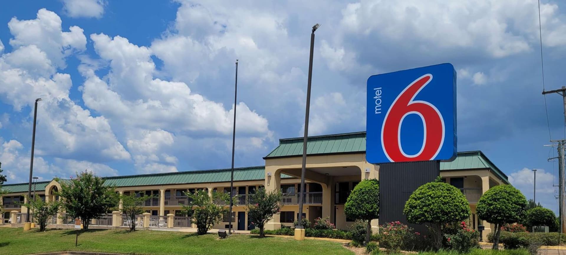 Motel 6 Jackson MS Southwest featured exterior or lobby in Jackson, MS — similar hotel