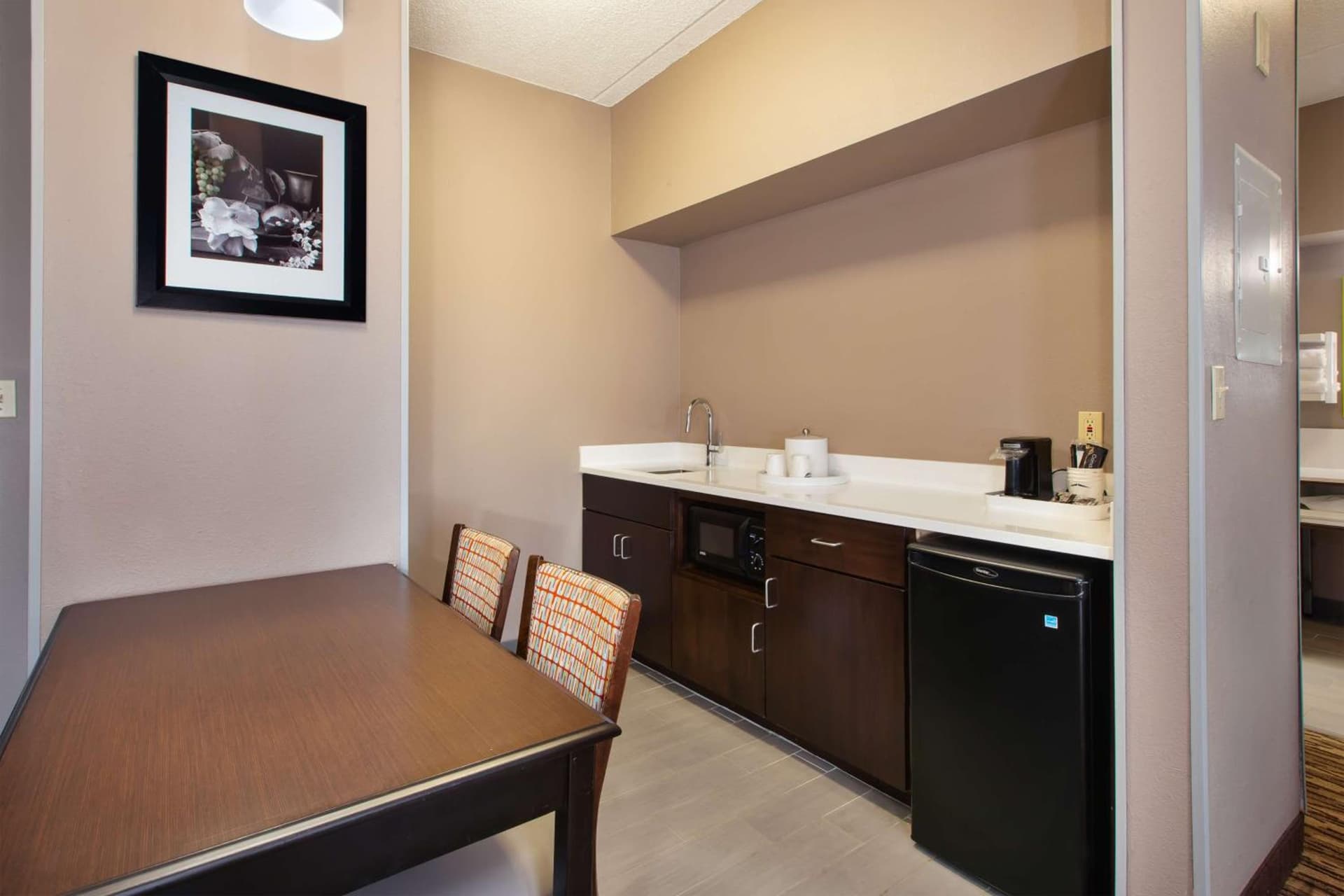Hampton Inn & Suites Cleveland-Airport/Middleburg Heights gallery photo in Middleburg Heights, OH — image 26