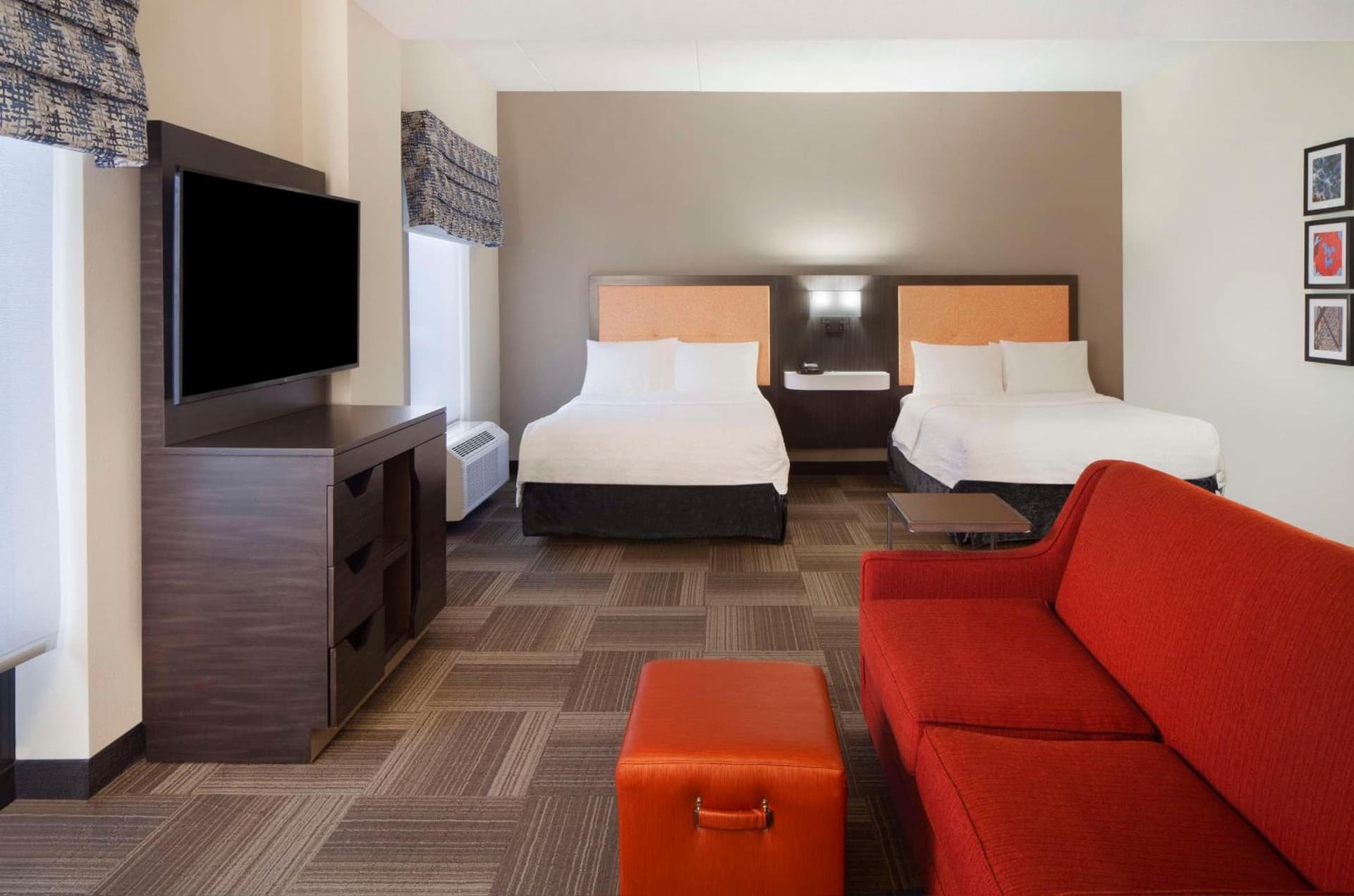 Hampton Inn Charleston-Southridge interior in Charleston, WV — gallery photo 2