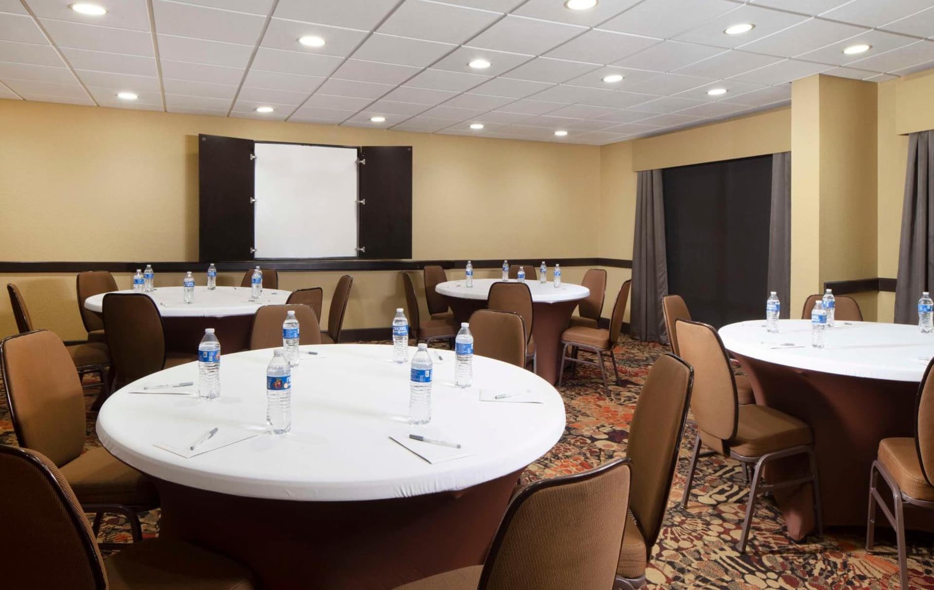 Hampton Inn Charleston-Southridge gallery photo in Charleston, WV — image 4