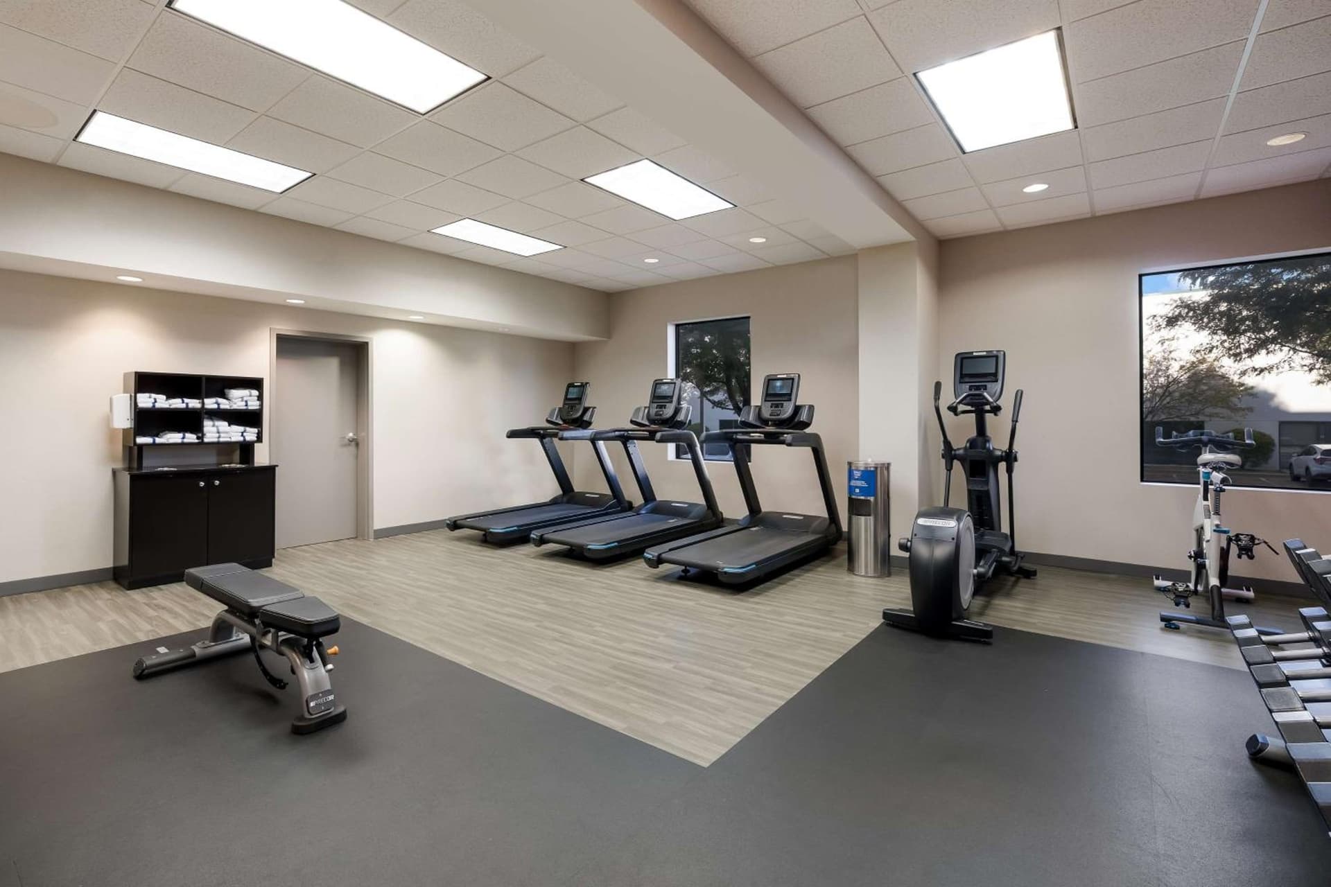 Hampton Inn McHenry gallery photo in McHenry, IL — image 31
