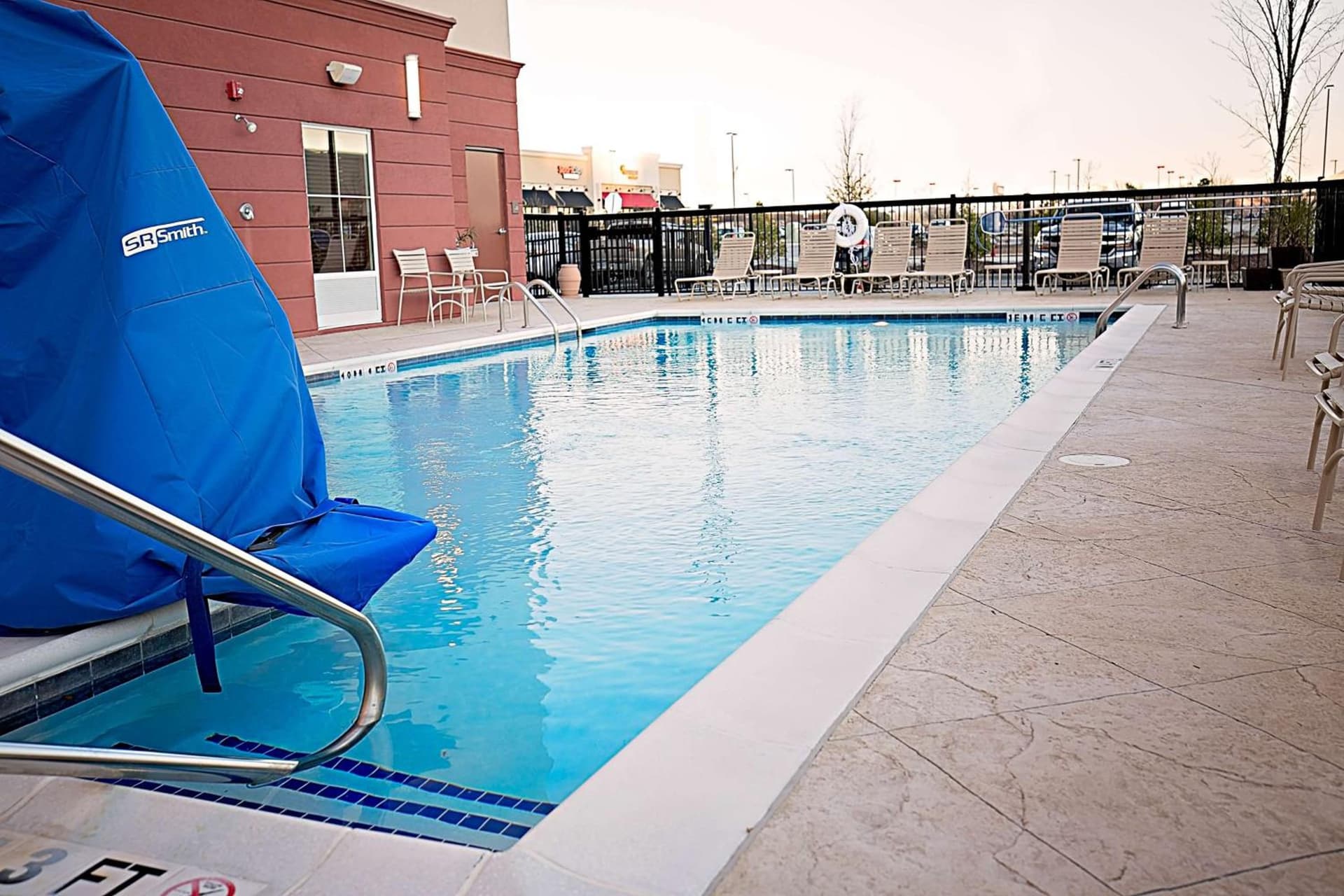 Hampton Inn & Suites Jacksonville gallery photo in Jacksonville, NC — image 12