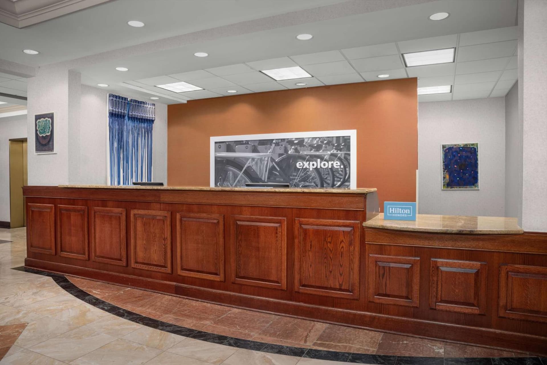 Hampton Inn Easton interior in Easton, PA — gallery photo 2