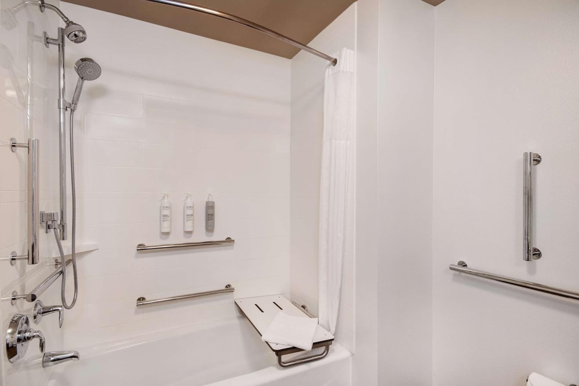 Hampton Inn Livonia Detroit gallery photo in Livonia, MI — image 7