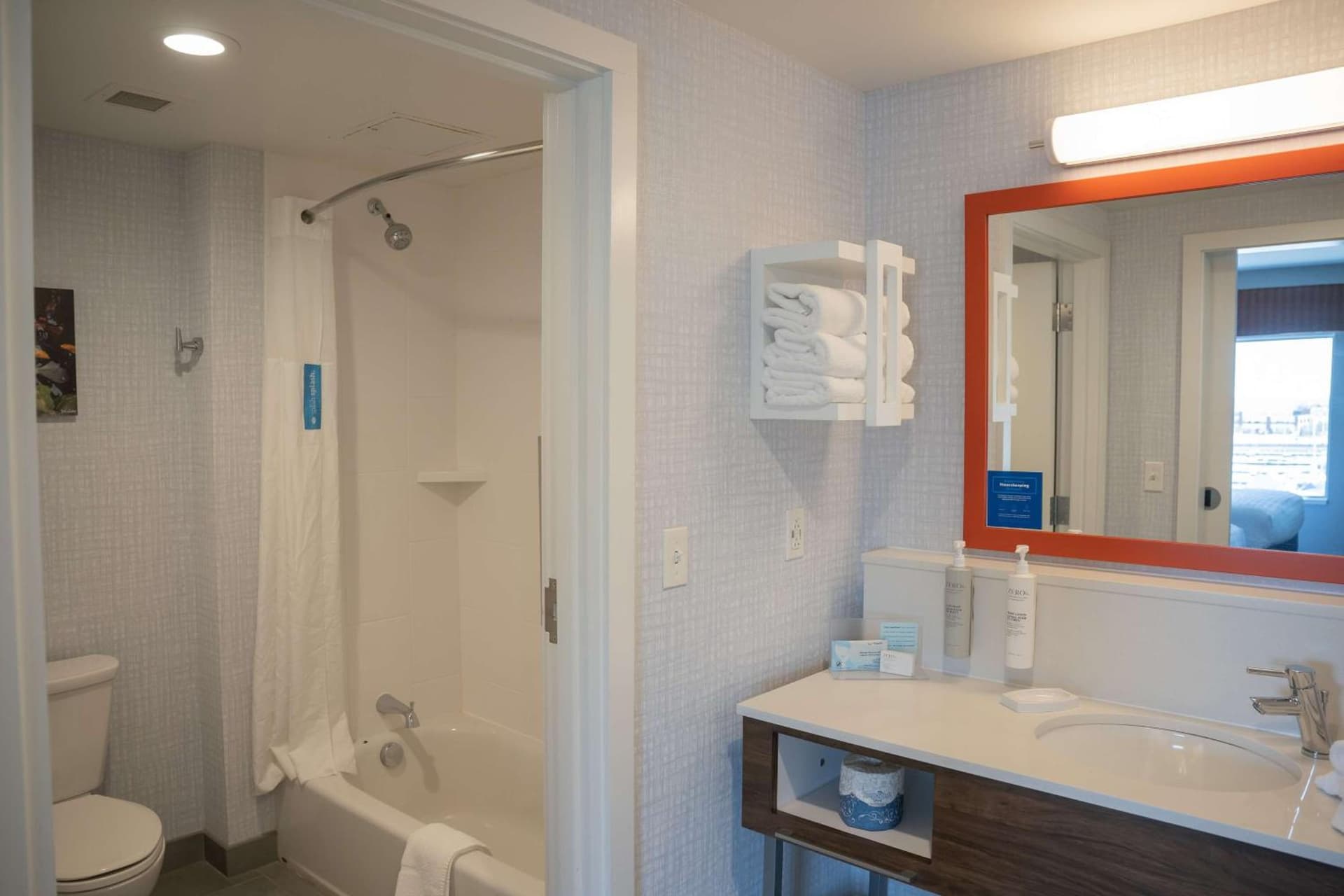 Hampton Inn & Suites Erie Bayfront gallery photo in Erie, PA — image 33