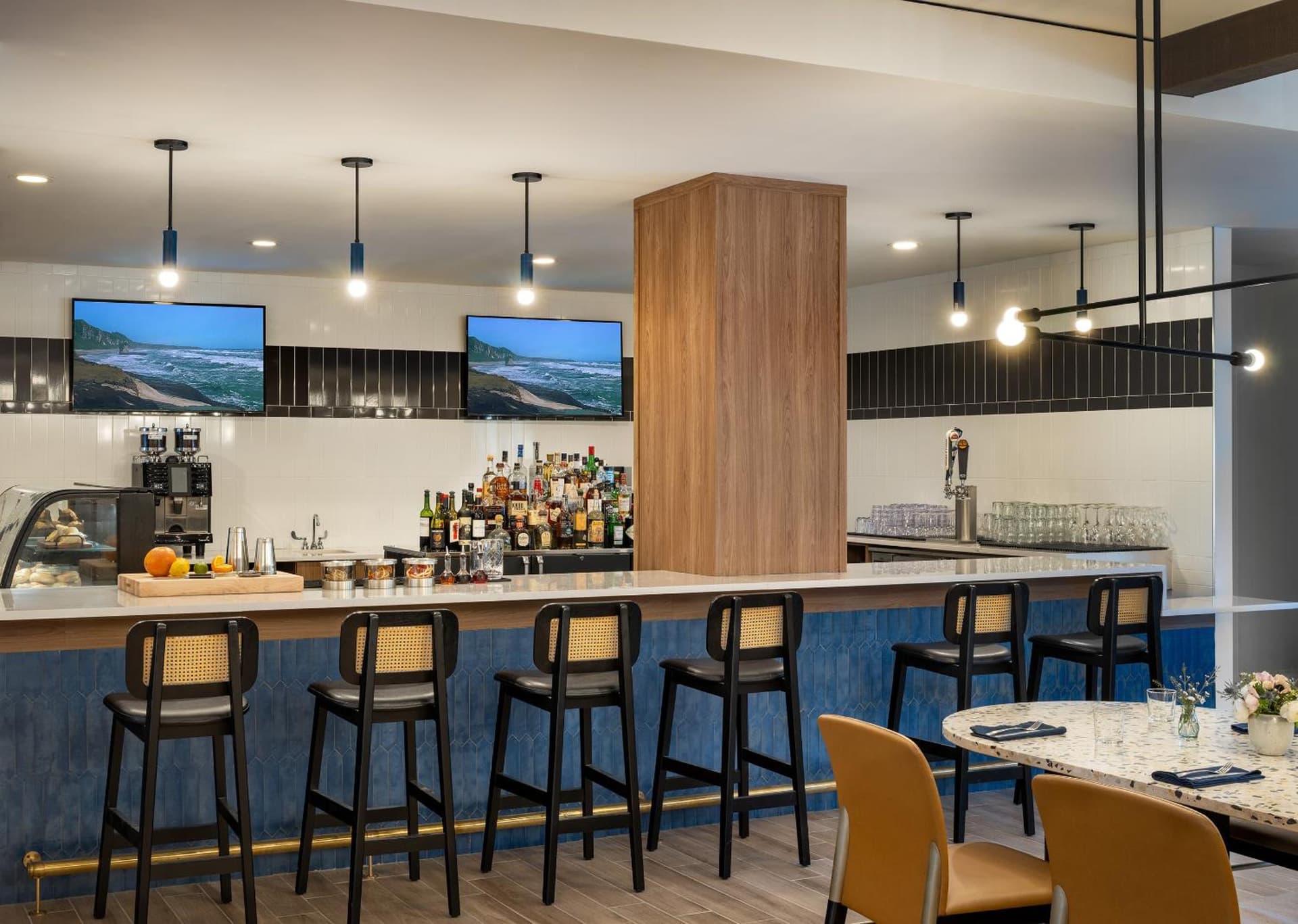 Delta Hotels by Marriott Jacksonville Deerwood gallery photo in Jacksonville, FL — image 34