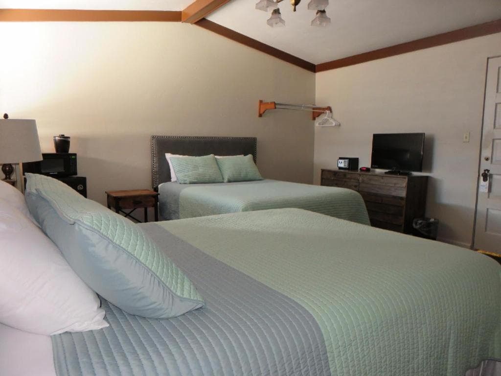 Hotel LaBonte interior in Douglas, WY — gallery photo 2