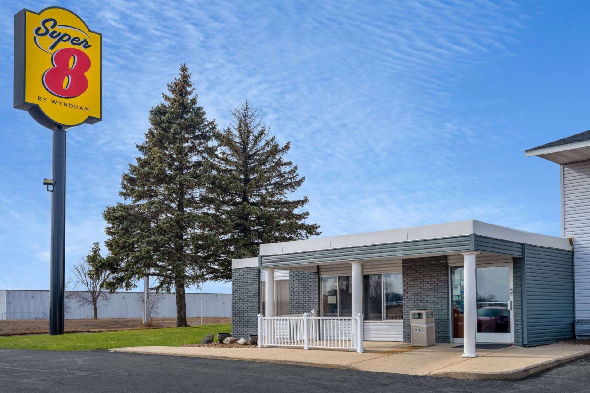 Super 8 by Wyndham Owatonna — hotel in Owatonna, Minnesota