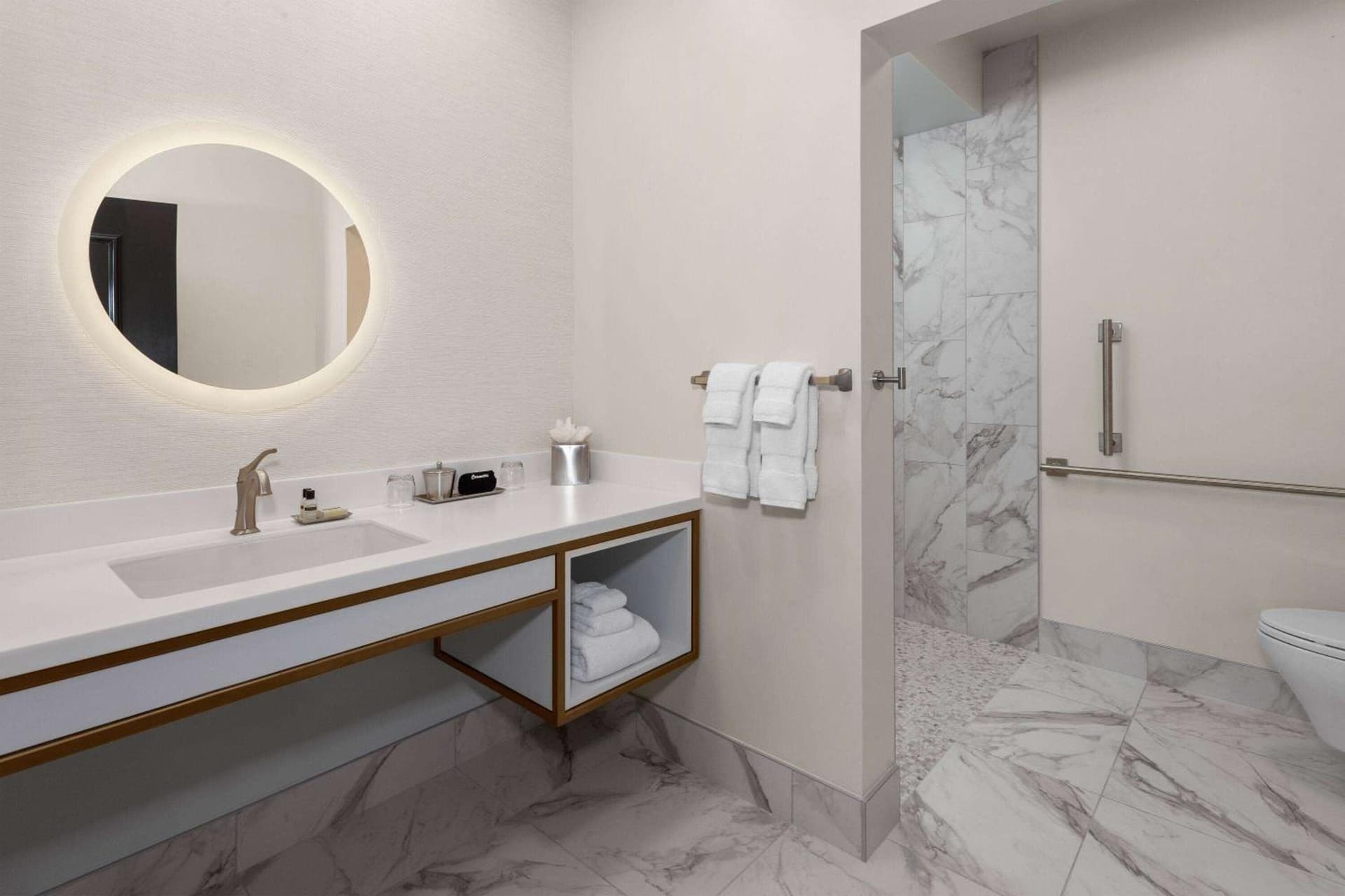 Legacy Hotel, Trademark Collection by Wyndham property views in Green Bay, WI — gallery photo 3