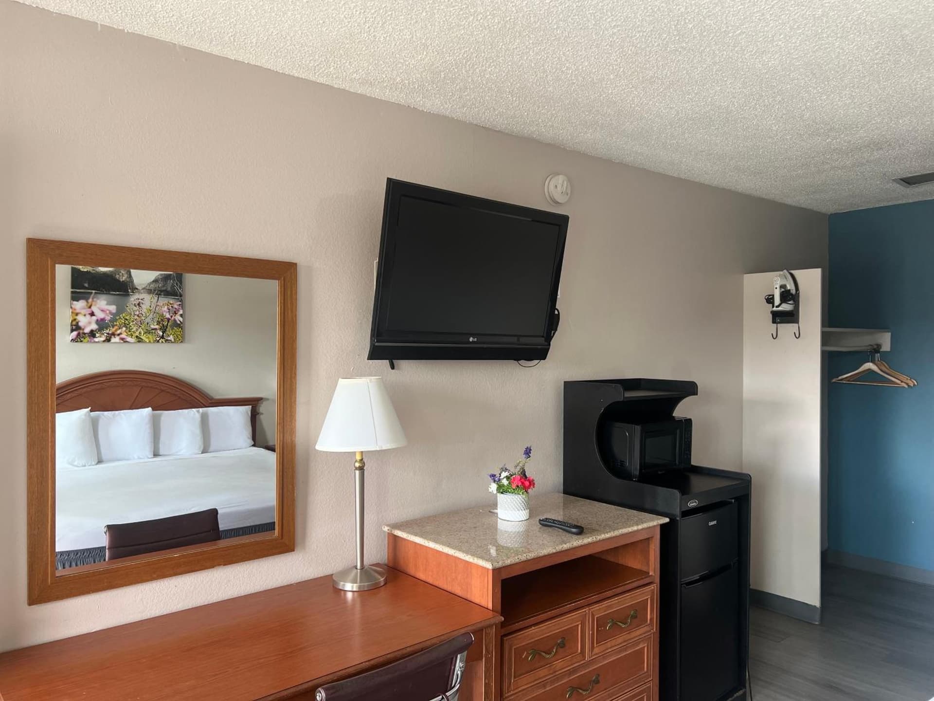 Days Inn by Wyndham Chico property views in Chico, CA — gallery photo 3