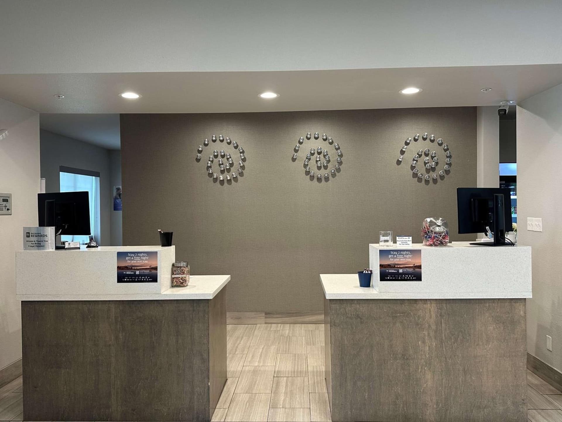 Best Western Plus Chandler interior in Chandler, TX — gallery photo 2