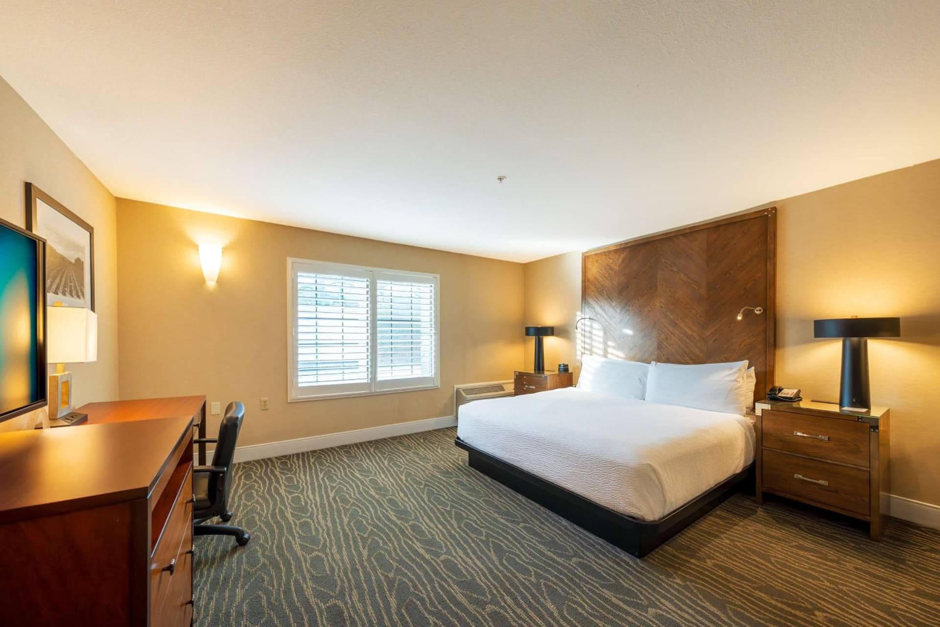 Best Western Plus Stevenson Manor interior in Calistoga, CA — gallery photo 2