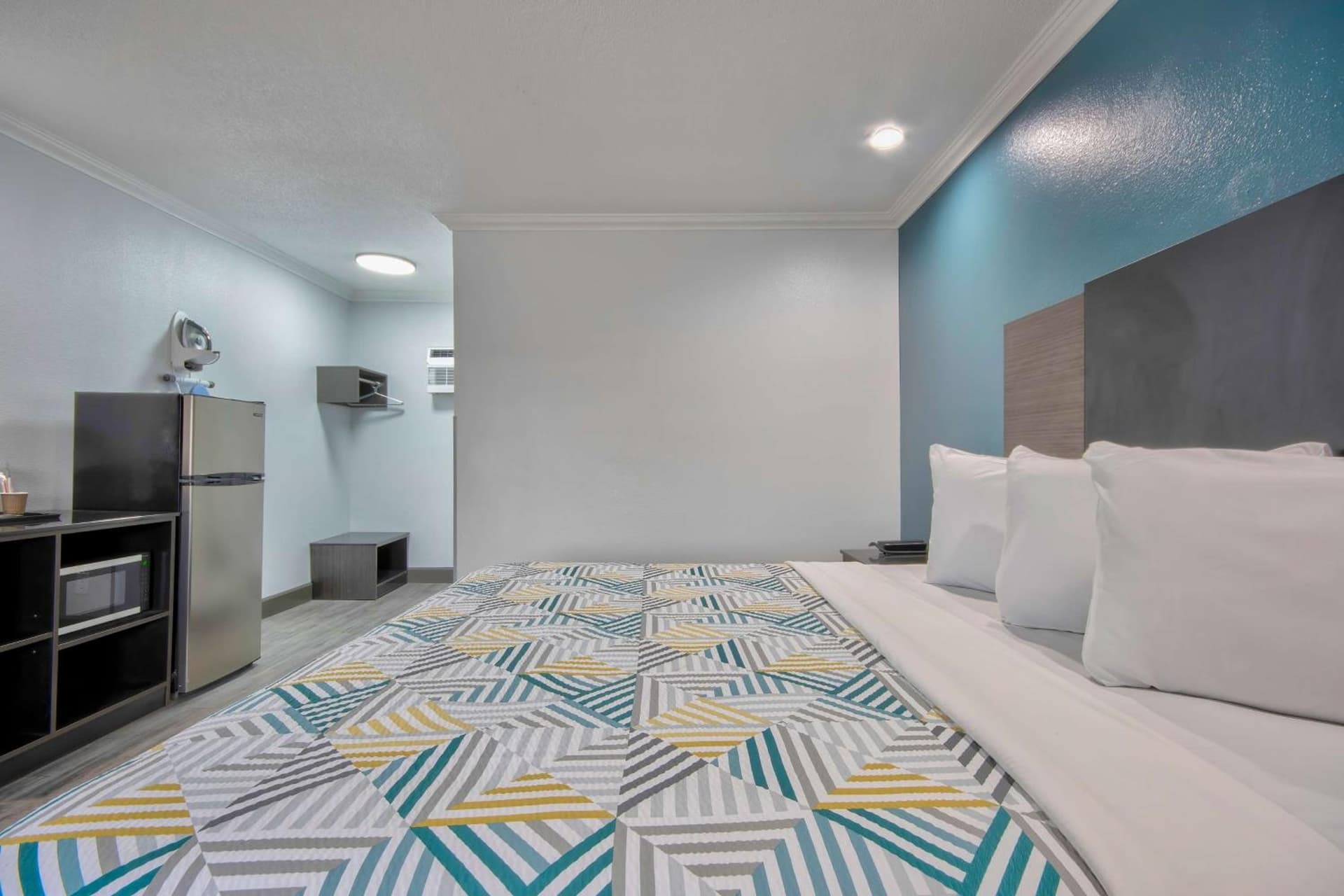 Studio 6 Suites San Bernardino, CA gallery photo in San Bernardino, CA — image 32
