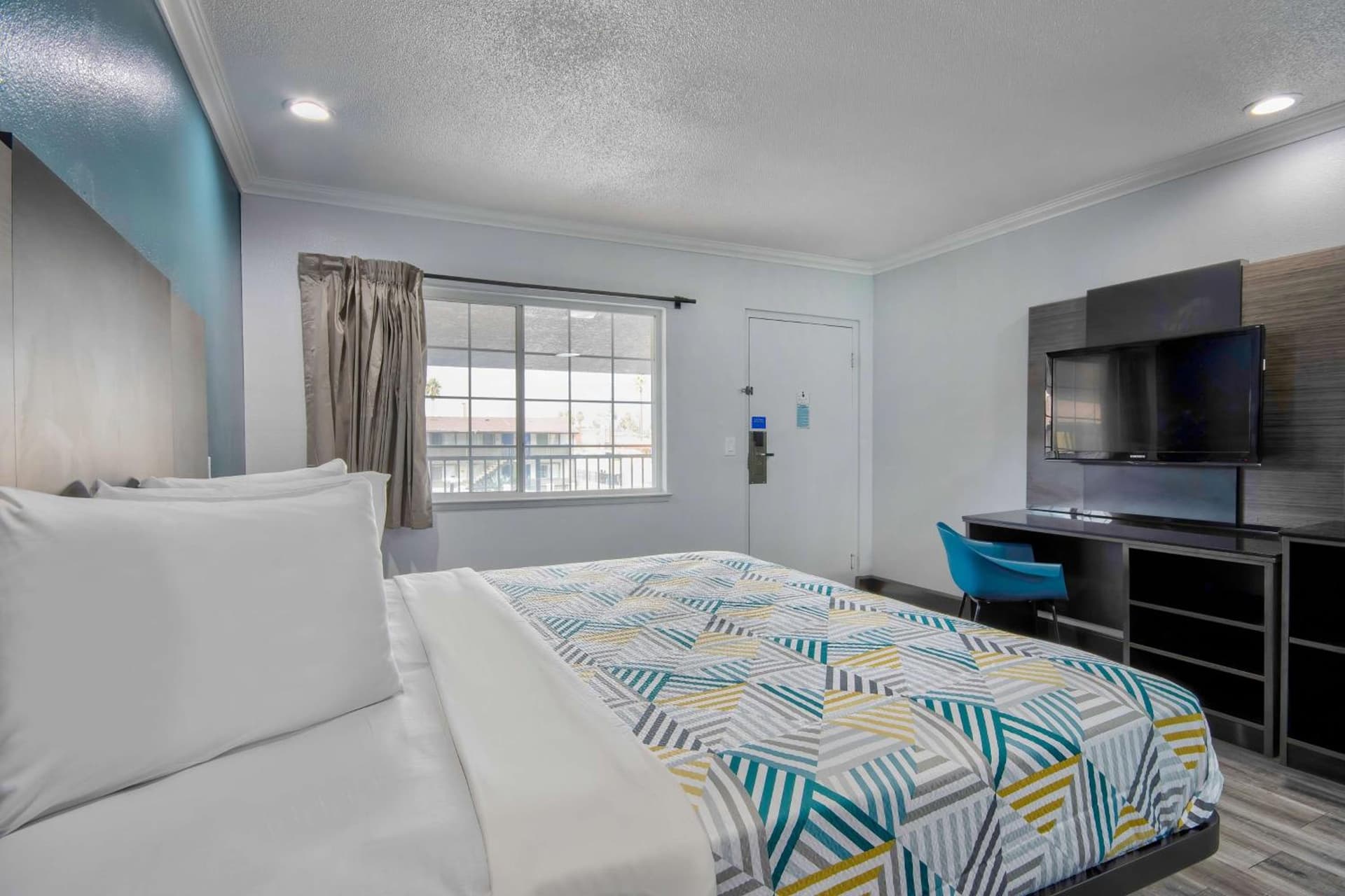 Studio 6 Suites San Bernardino, CA gallery photo in San Bernardino, CA — image 37