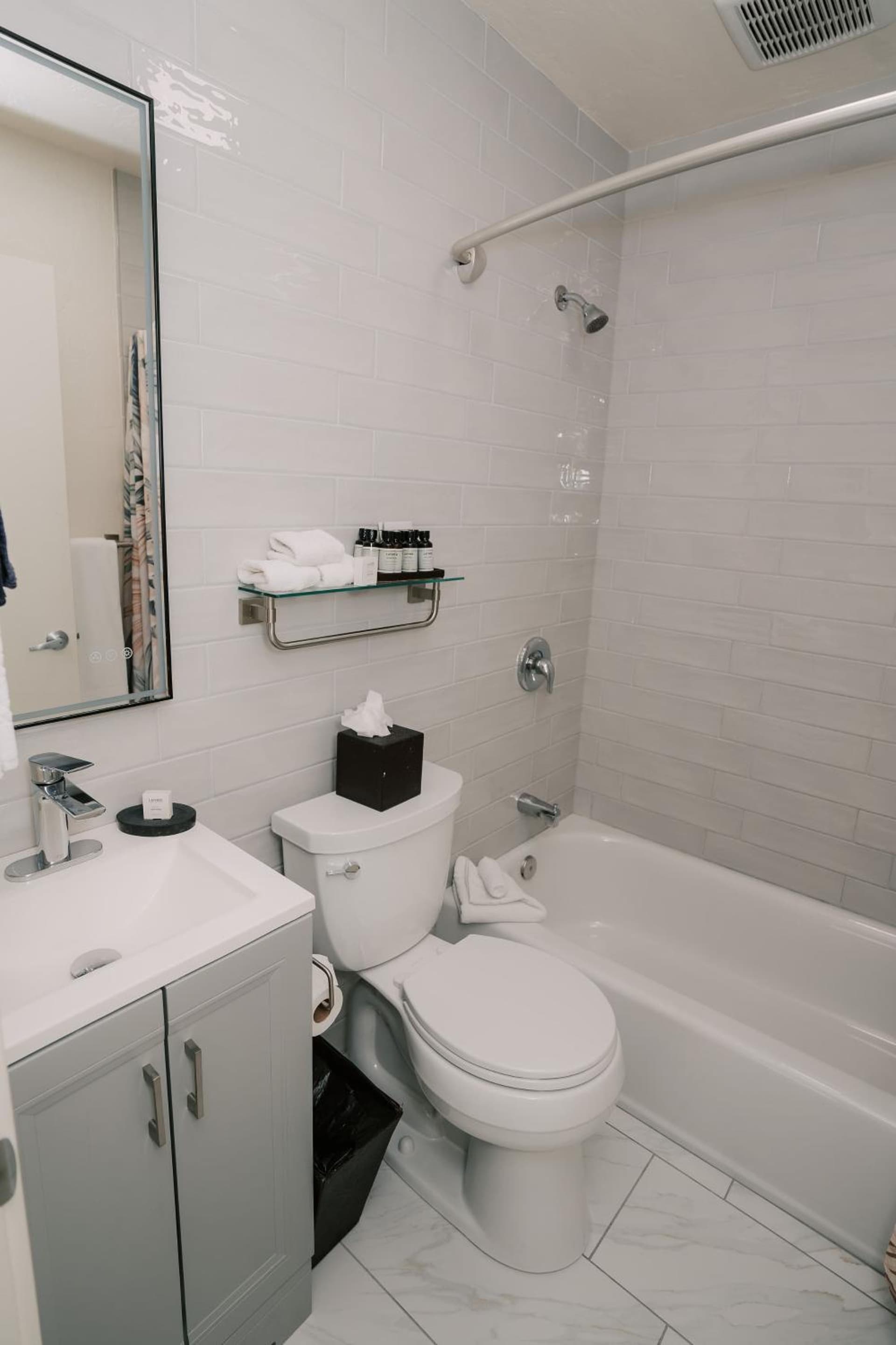 Pantai Inn property views in San Diego, CA — gallery photo 3