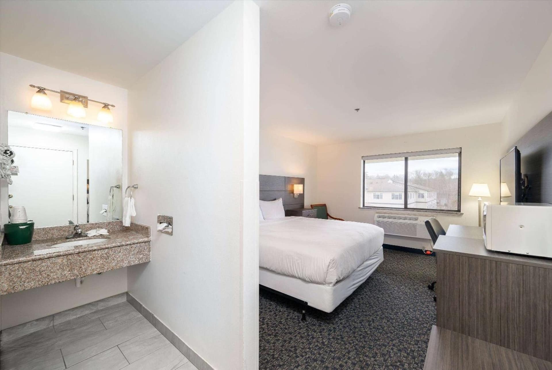 Baymont INN & Suites by Wyndham gallery photo in Bellingham, WA — image 11