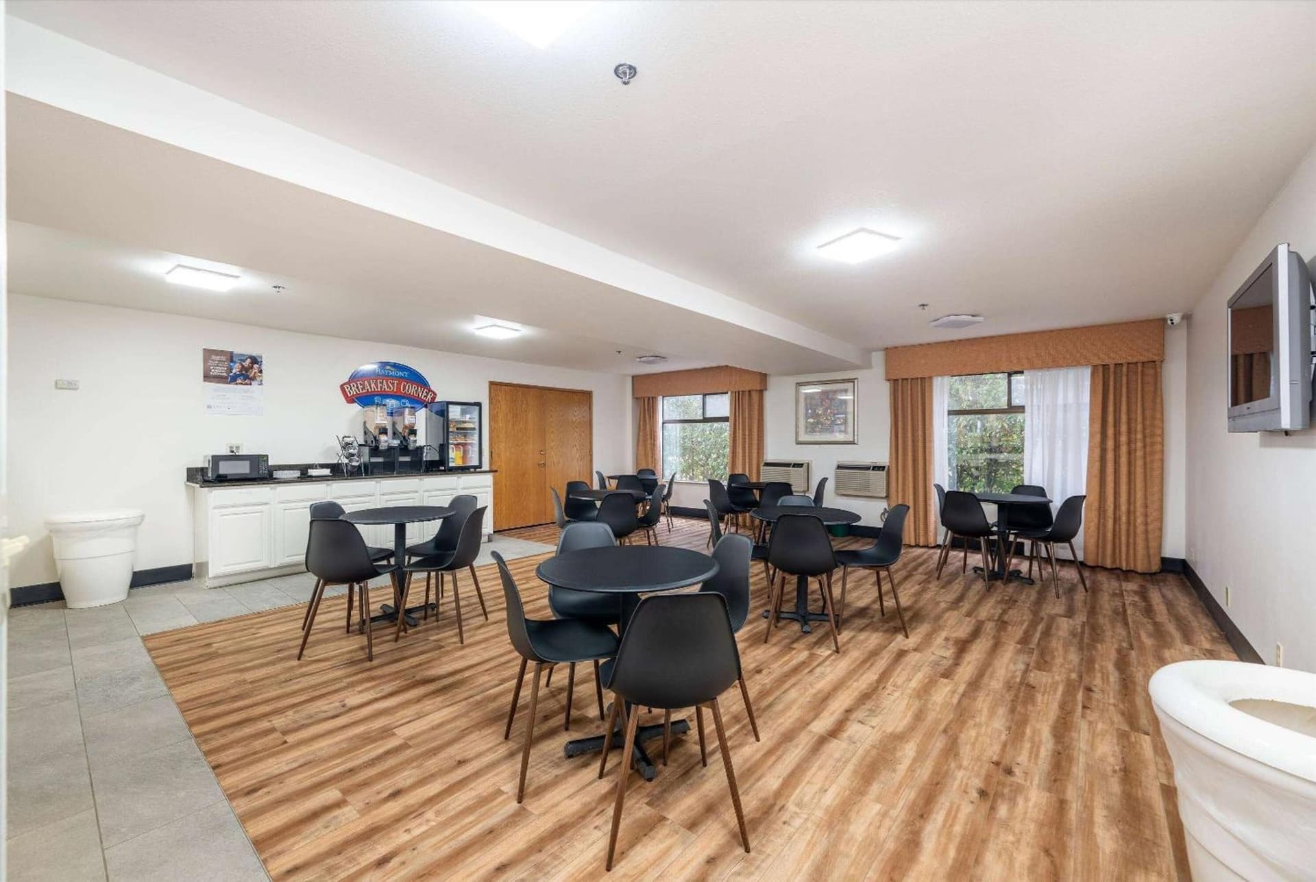 Baymont INN & Suites by Wyndham gallery photo in Bellingham, WA — image 48
