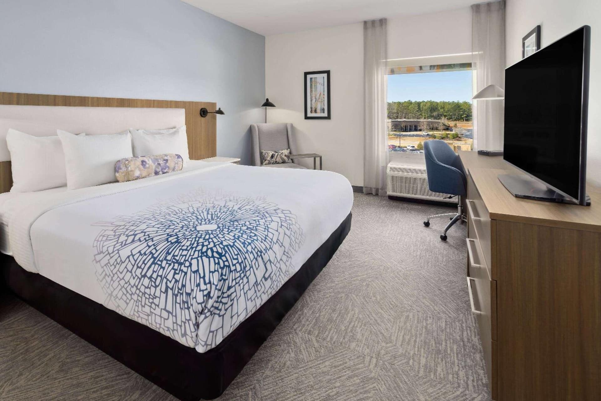 La Quinta Inn & Suites by Wyndham Locust Grove property views in Locust Grove, GA — gallery photo 3