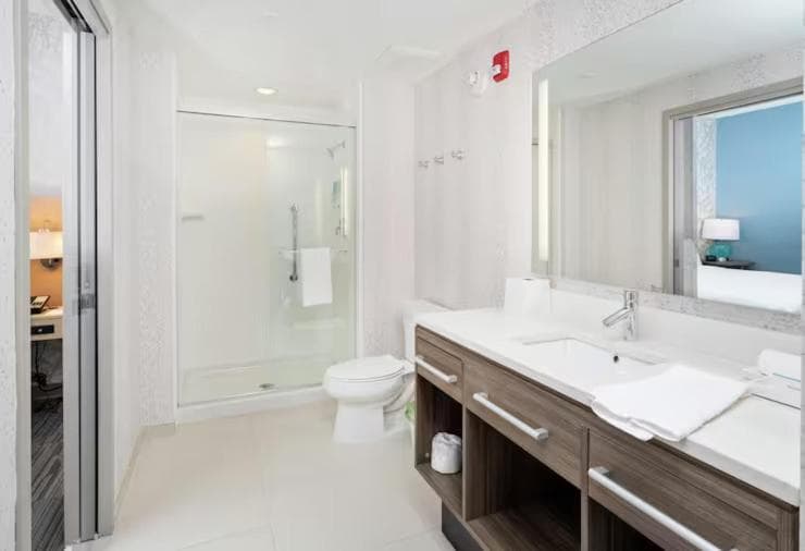 Home2 Suites By Hilton Newark Airport gallery photo in Newark, NJ — image 16