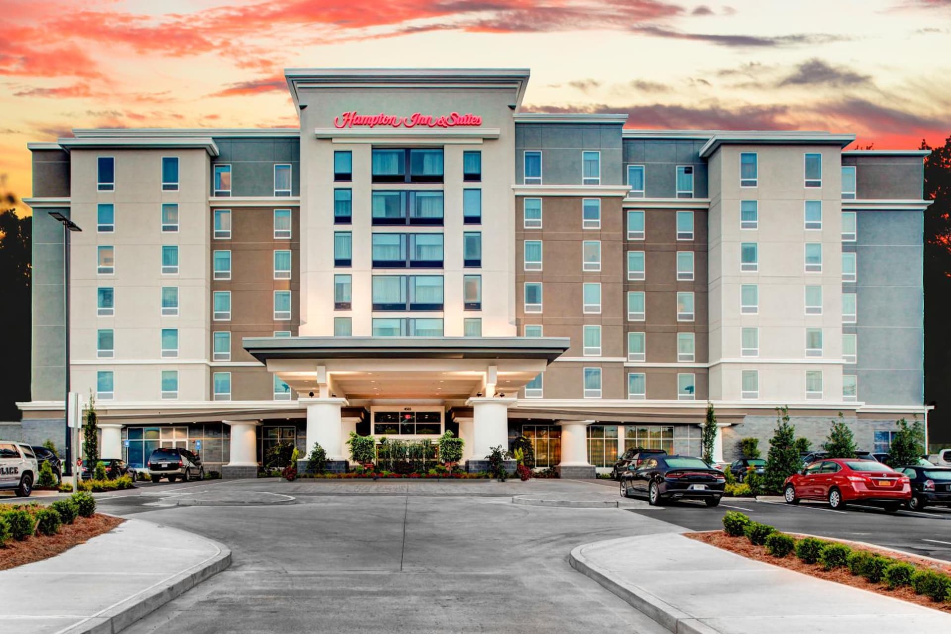 Hampton Inn & Suites by Hilton Atlanta Perimeter Dunwoody featured exterior or lobby in Atlanta, GA — similar hotel