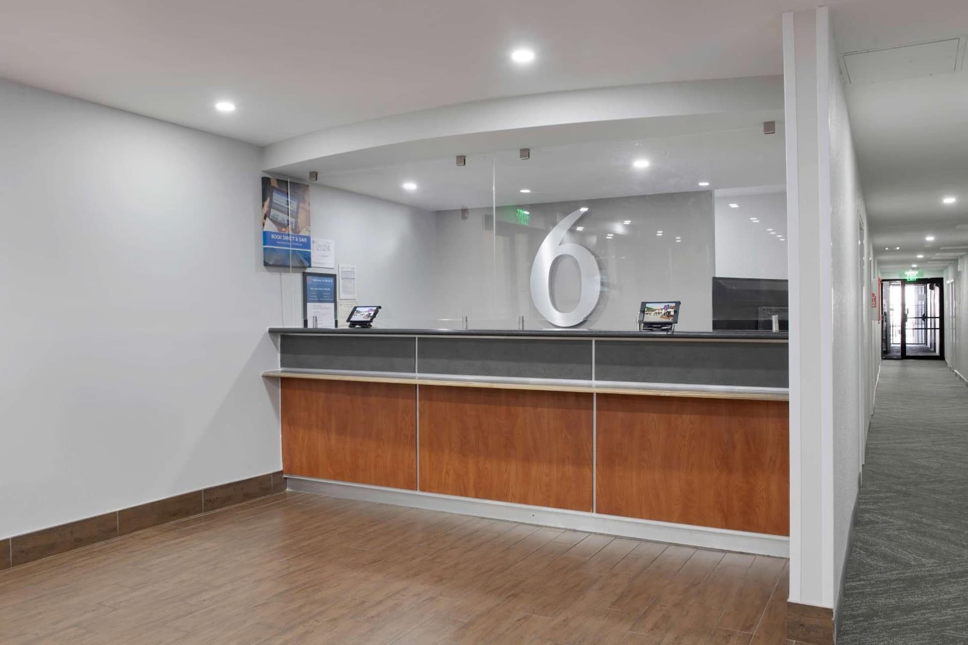 Motel 6-Atlanta, GA - Downtown interior in Atlanta, GA — gallery photo 2
