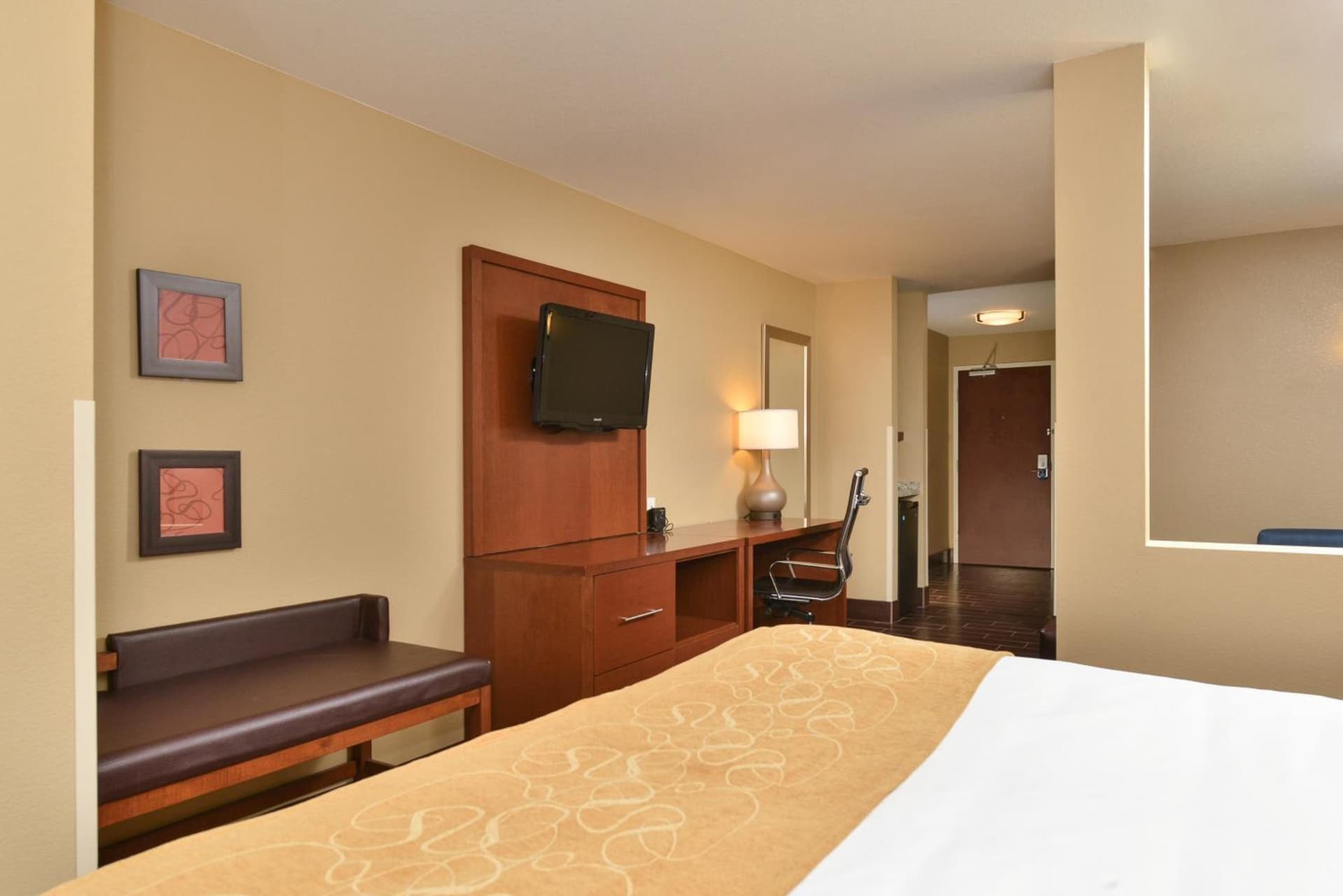 Comfort Suites Minot South interior in Minot, ND — gallery photo 2