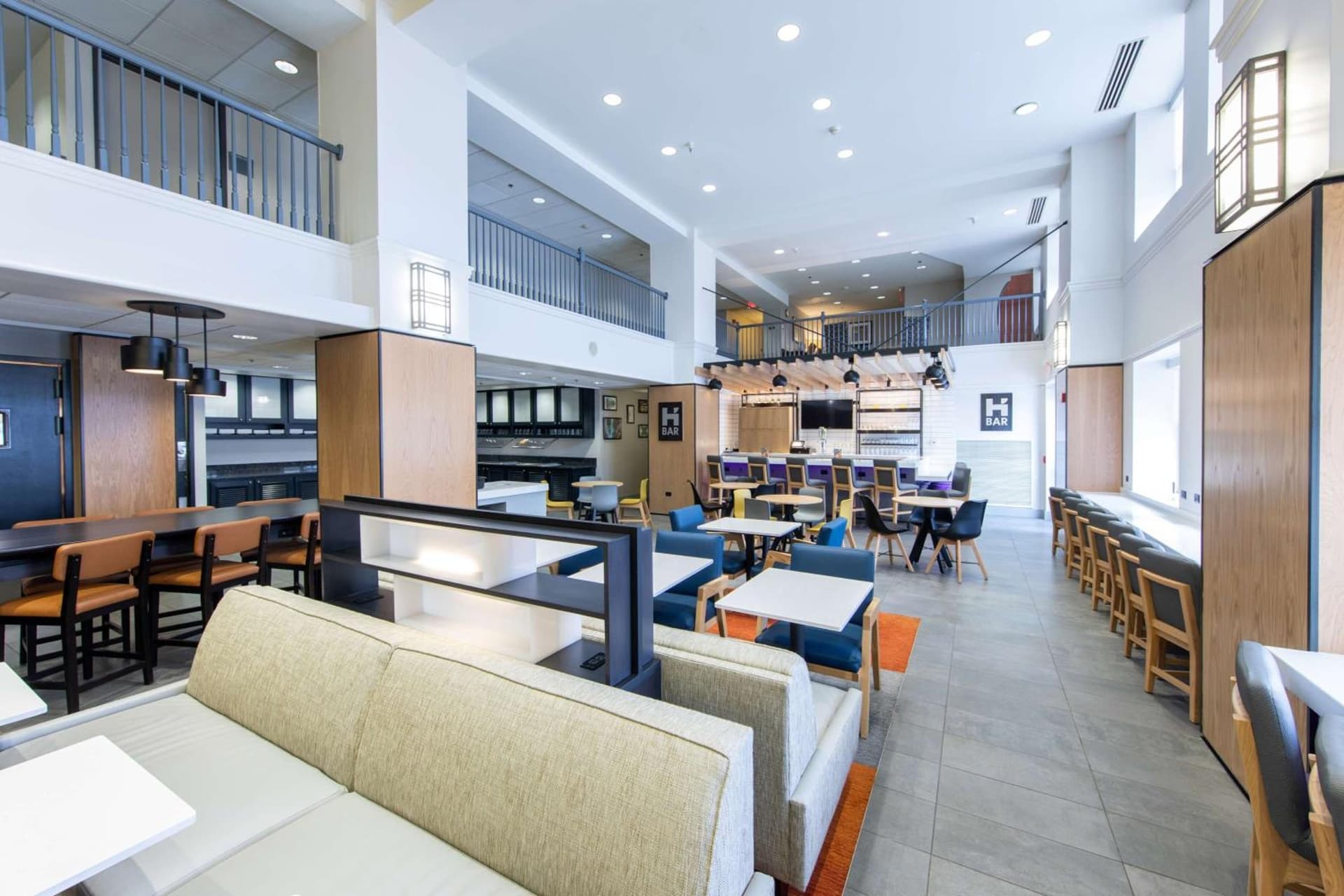 Hyatt House Chicago Schaumburg interior in Schaumburg, IL — gallery photo 2