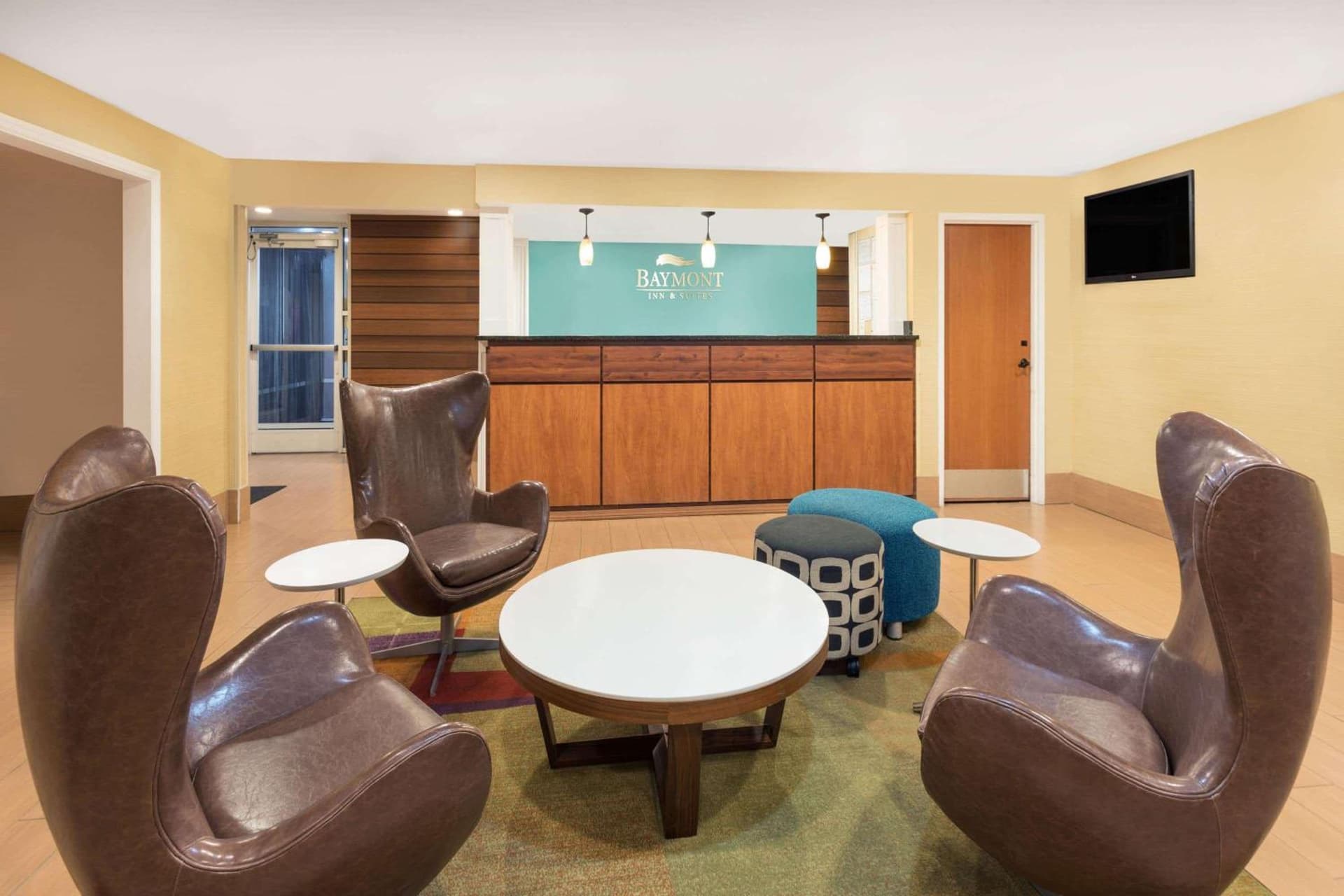 Baymont by Wyndham Savannah Midtown interior in Savannah, GA — gallery photo 2