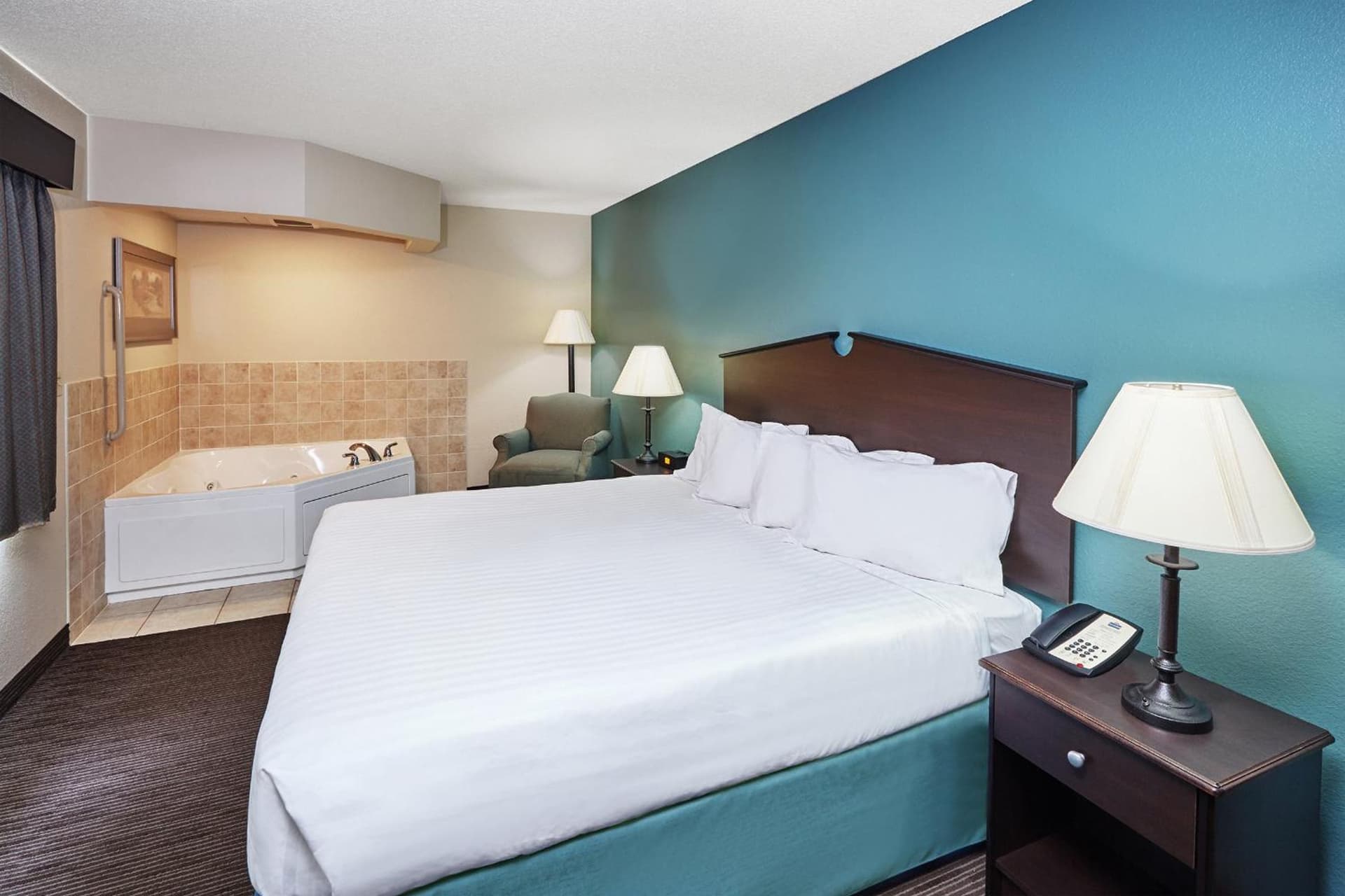 AmericInn by Wyndham Green Bay East gallery photo in Green Bay, WI — image 41