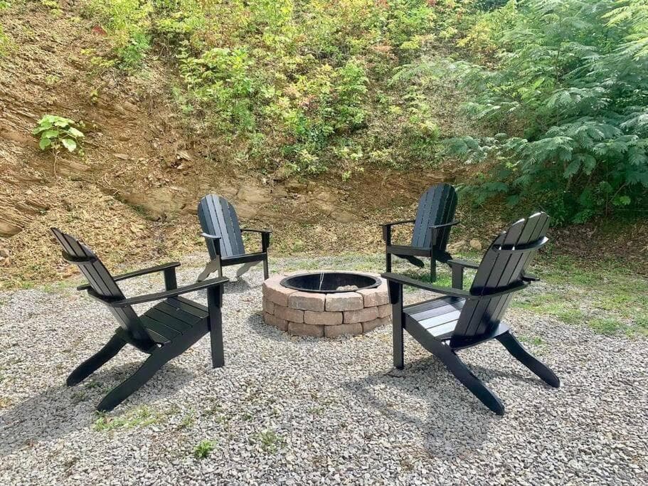 Mountain Top Bungalow property views in Sevierville, TN — gallery photo 3