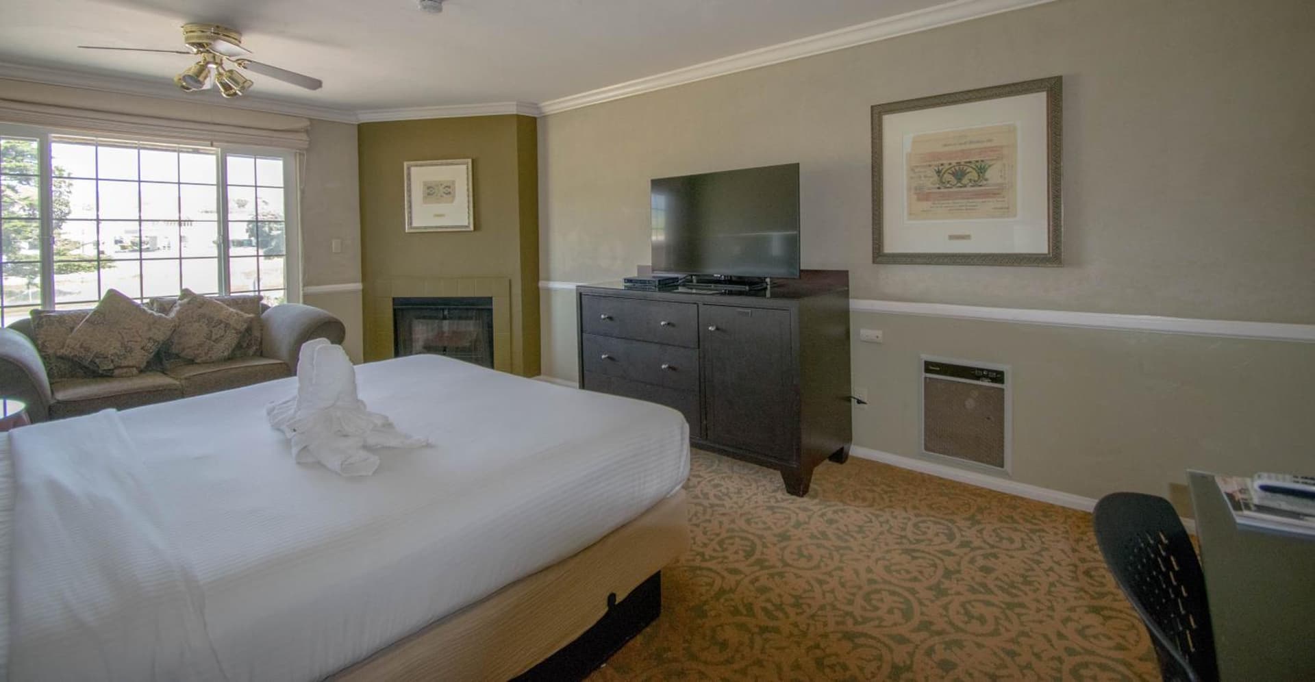 The Morgan San Simeon - Cambria by Hearst Castle interior in San Simeon, CA — gallery photo 2