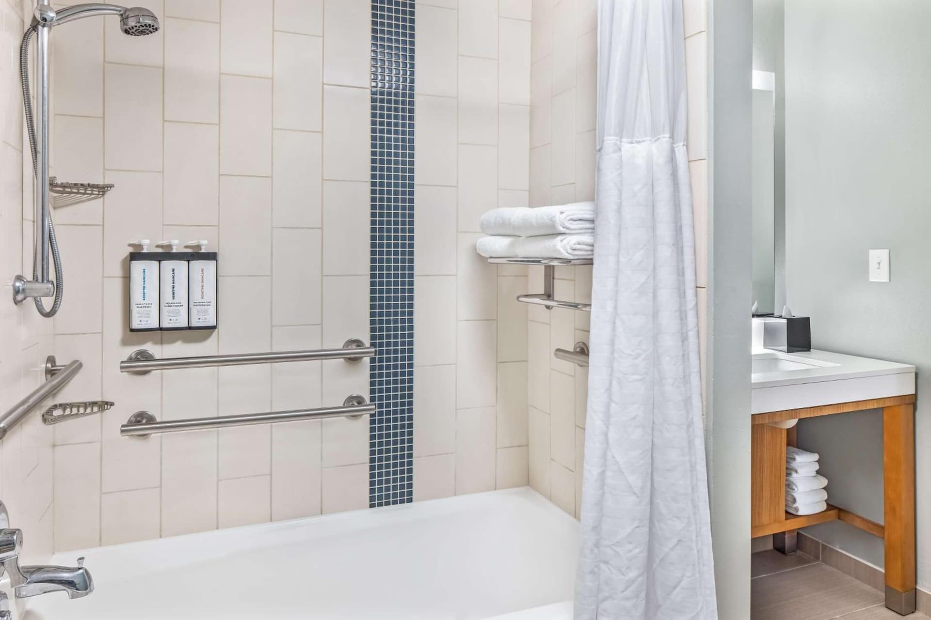 Hyatt Place Waikiki Beach gallery photo in Honolulu, HI — image 34