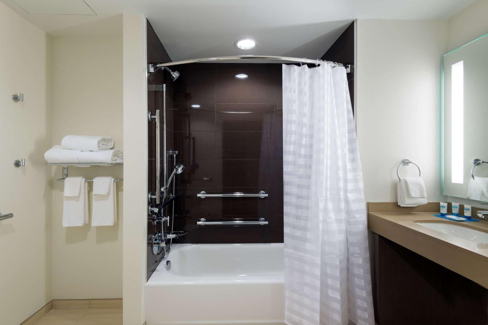 Hyatt House Denver Downtown interior in Denver, CO — gallery photo 2