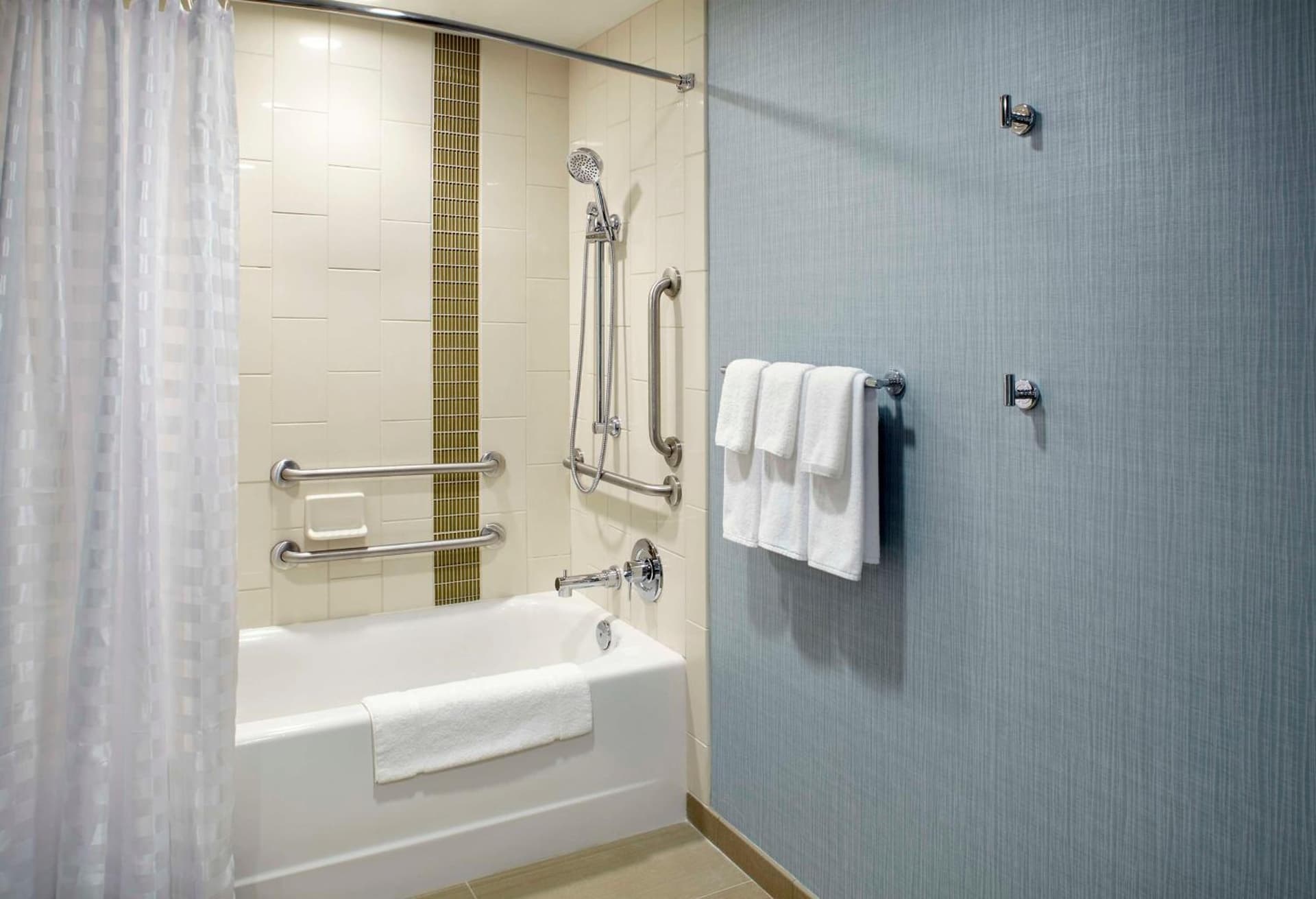Hyatt Place Cleveland/Lyndhurst/Legacy Village interior in Lyndhurst, OH — gallery photo 2