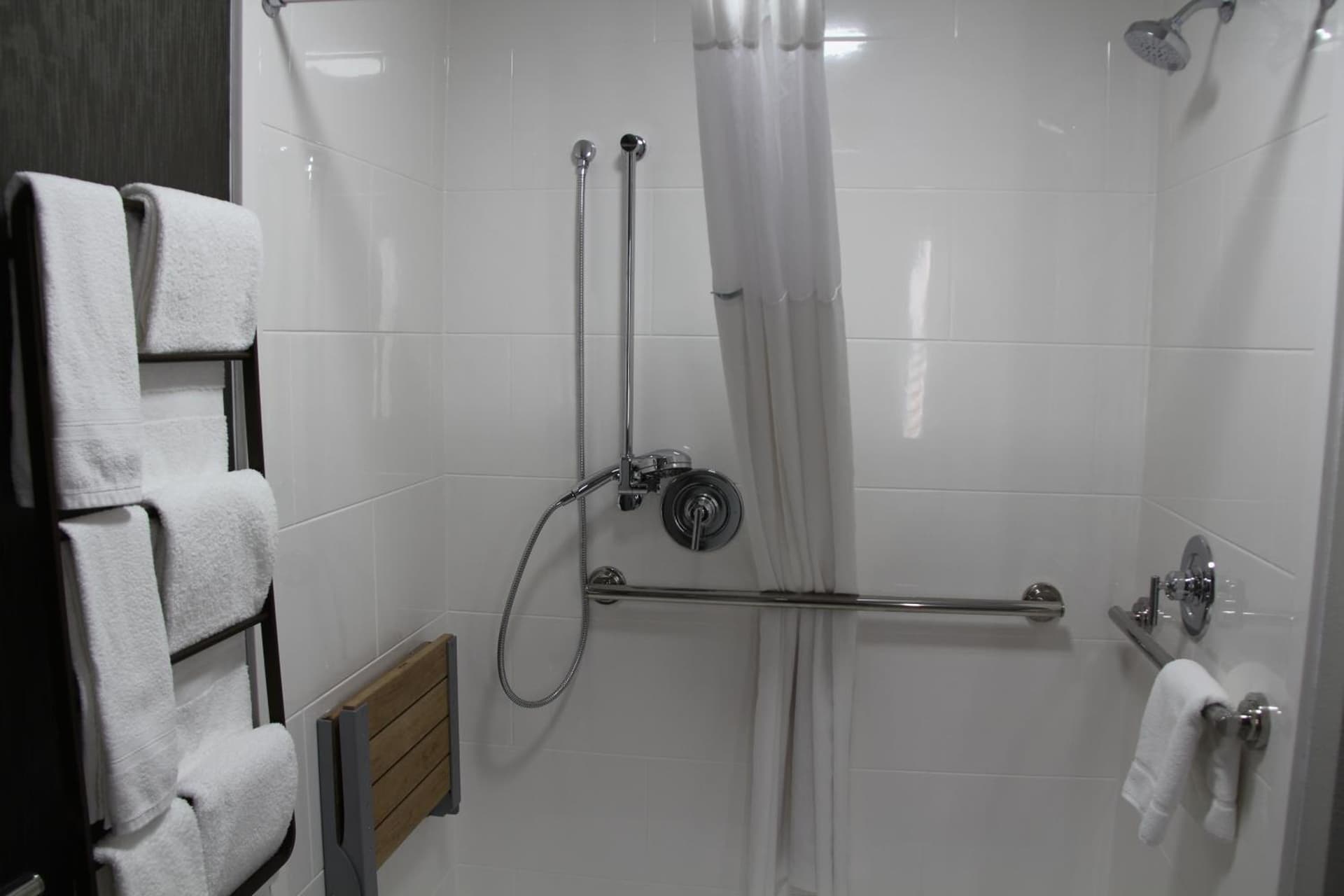 La Quinta Inn & Suites by Wyndham Yakima Downtown property views in Yakima, WA — gallery photo 3