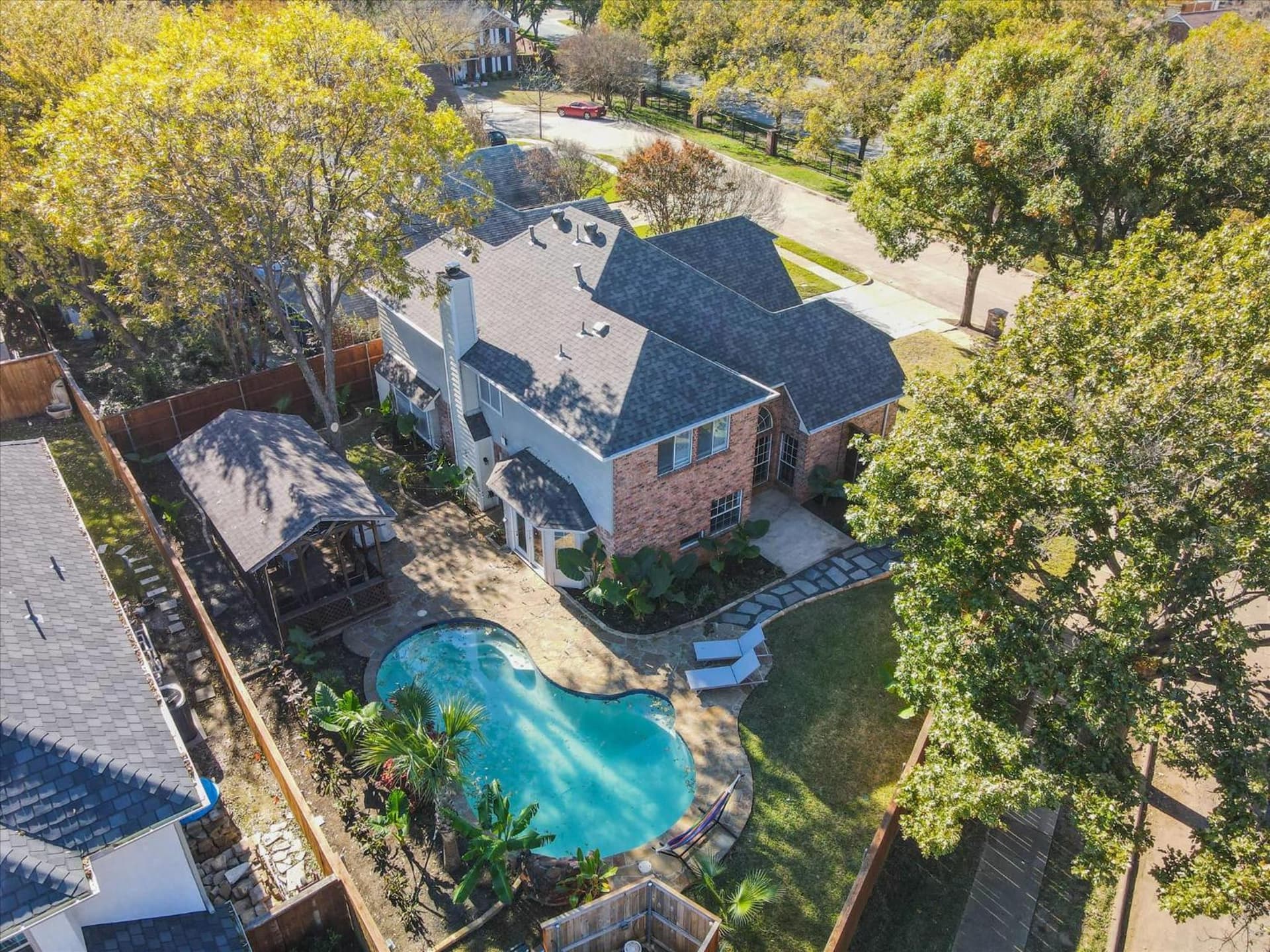 Luxury Holiday Home 5BR Hot Tub, Pool & Beautiful Backyard property views in Grand Prairie, TX — gallery photo 3