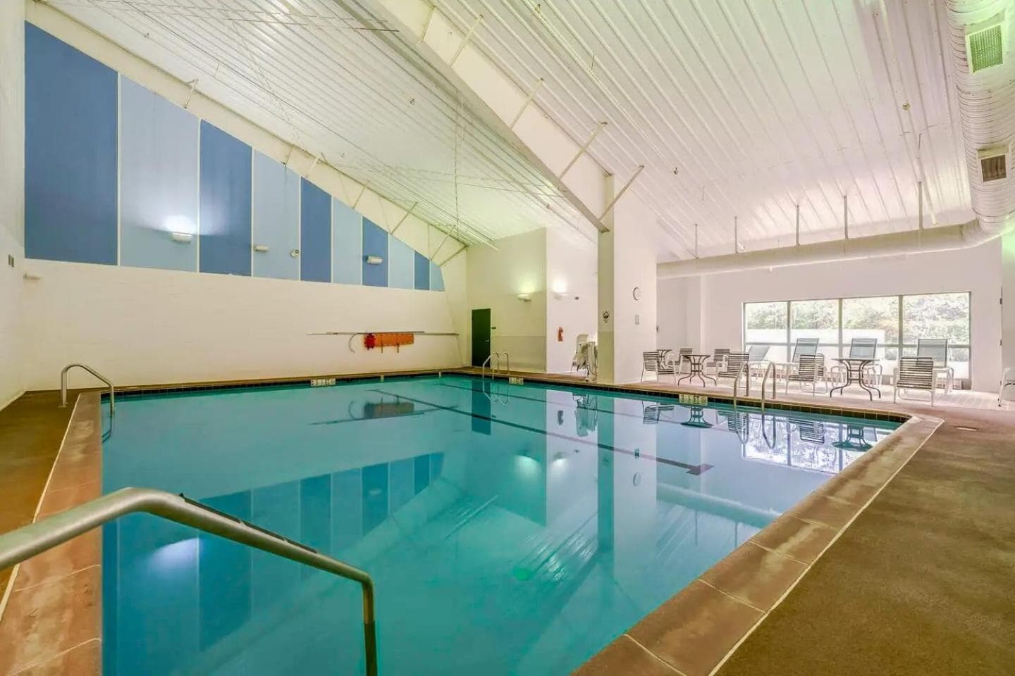 Cabin w Hot Tub, Indoor Pool / Gym Access, & WiFi interior in Hedgesville, WV — gallery photo 2