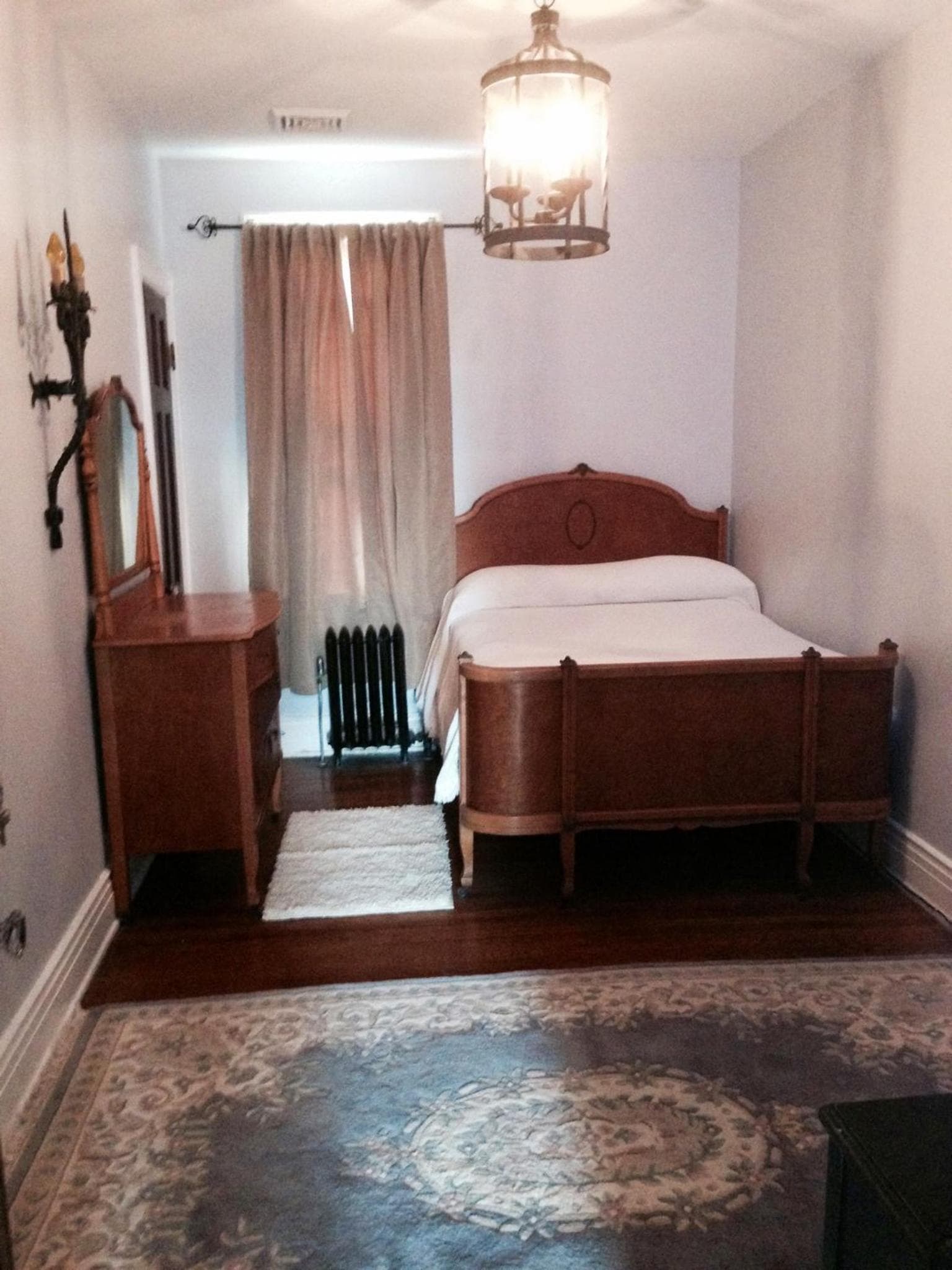 Moreland Guesthouse interior in Buffalo, NY — gallery photo 2