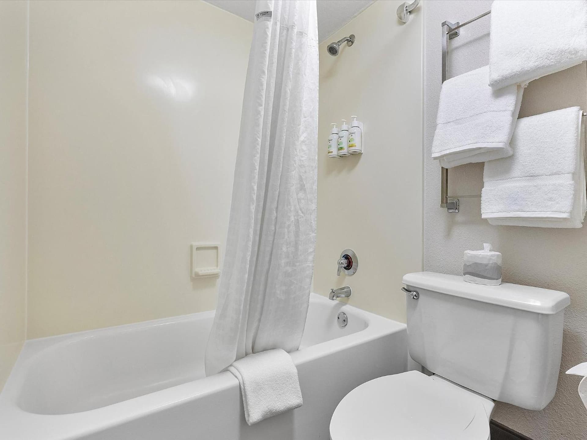 La Quinta Inn by Wyndham Miami Airport North gallery photo in Miami, FL — image 35
