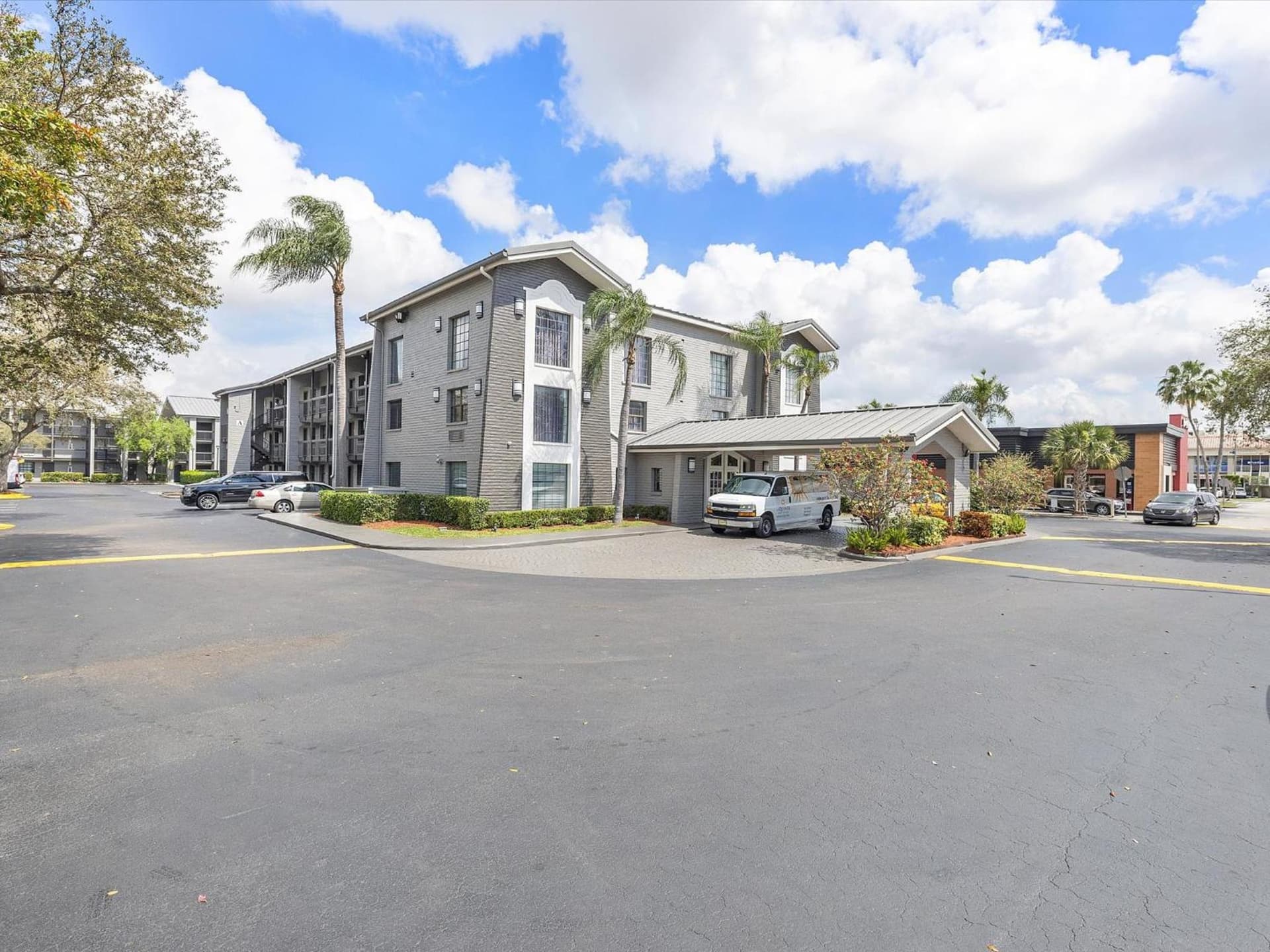 La Quinta Inn by Wyndham Miami Airport North gallery photo in Miami, FL — image 8