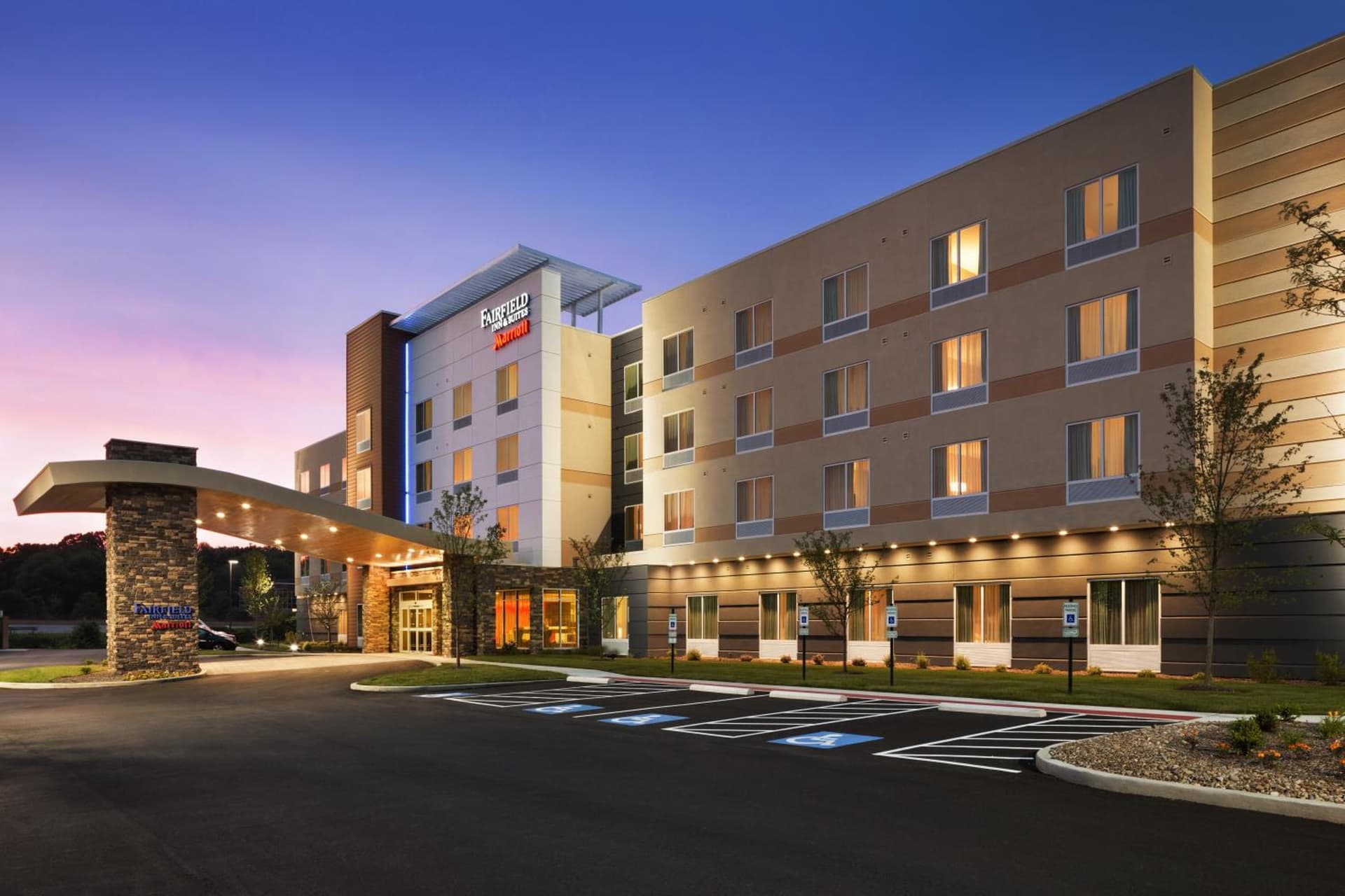 Fairfield Inn & Suites by Marriott Akron Fairlawn interior in Montrose, OH — gallery photo 2