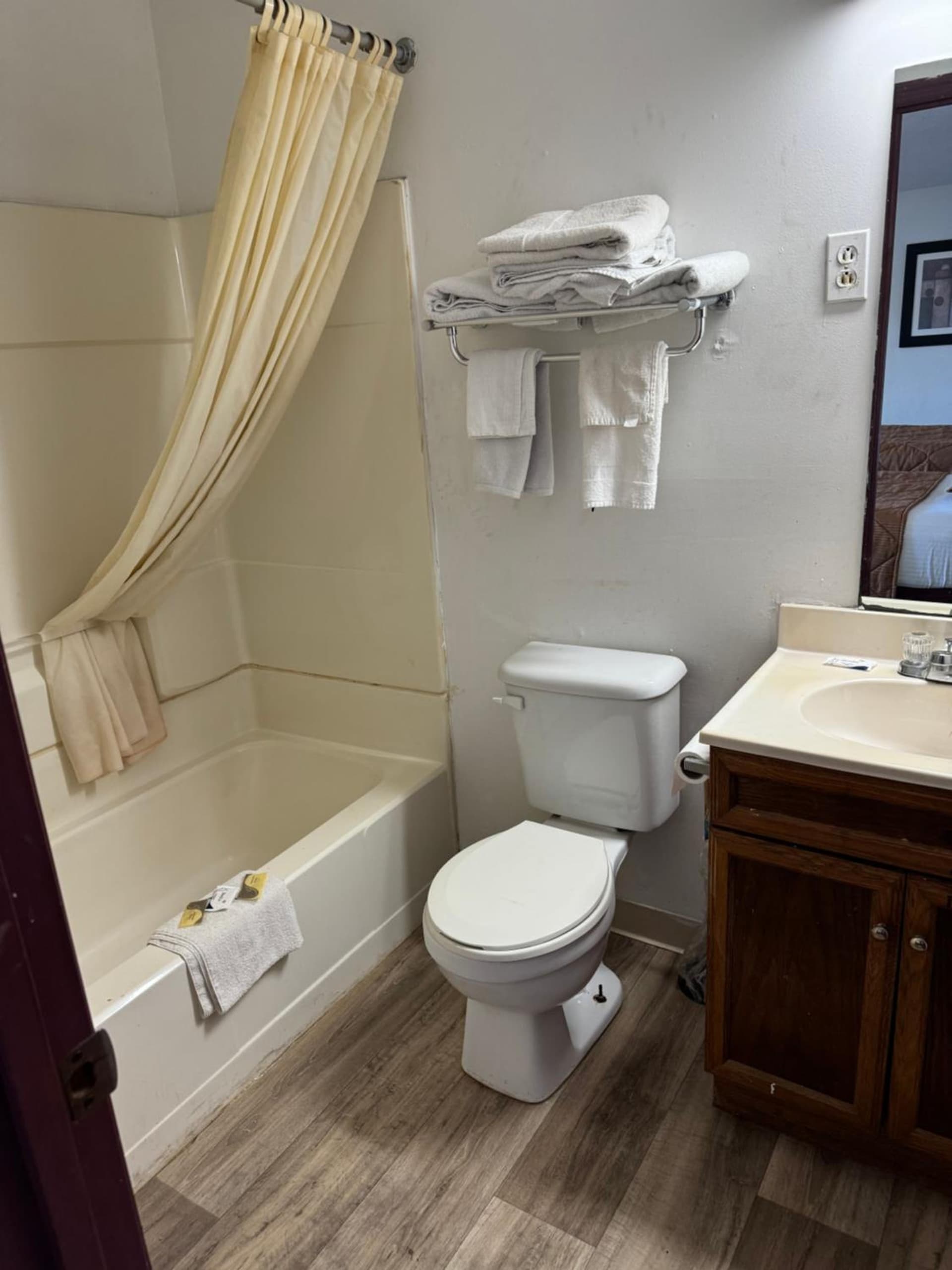 Royal Inn property views in Albany, KY — gallery photo 3