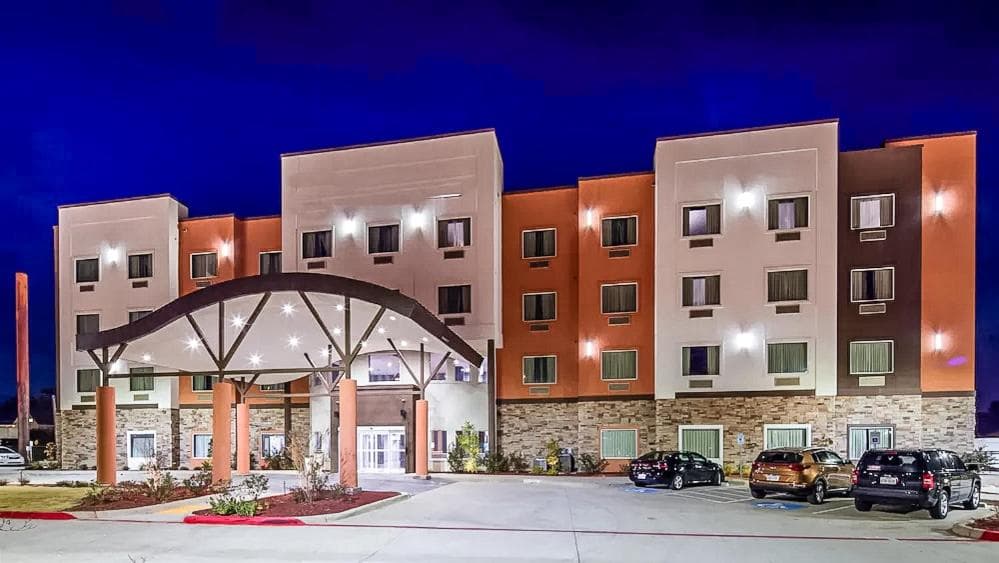 Del-Mar Airport Inn & Suites exterior or lobby in Shreveport, LA — main listing photo